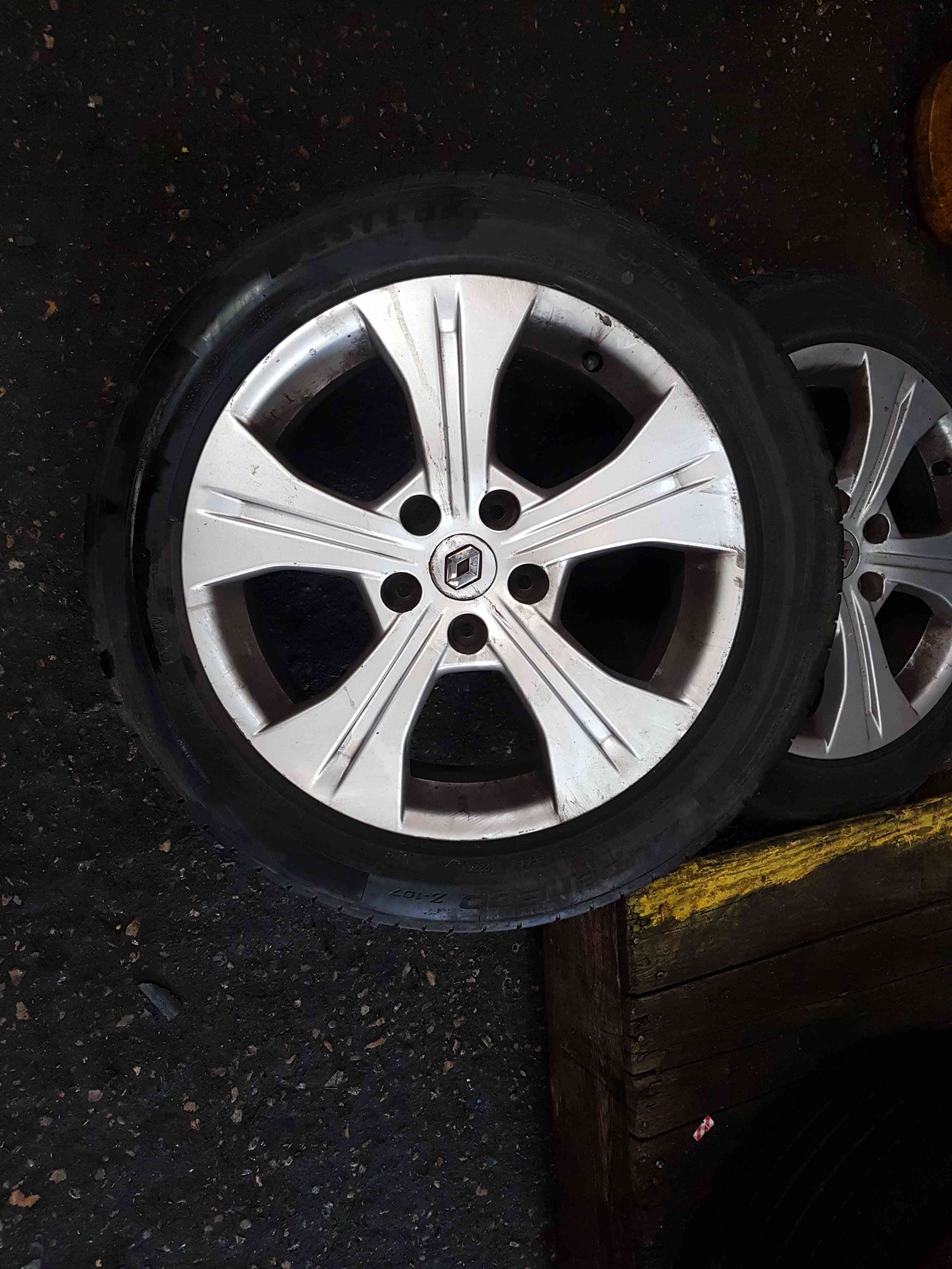 Thumb 2 Renault Scenic MK3 2009-2016 Alloy Wheel 17inch + Tyre 205 55 17 6mm 403000067R