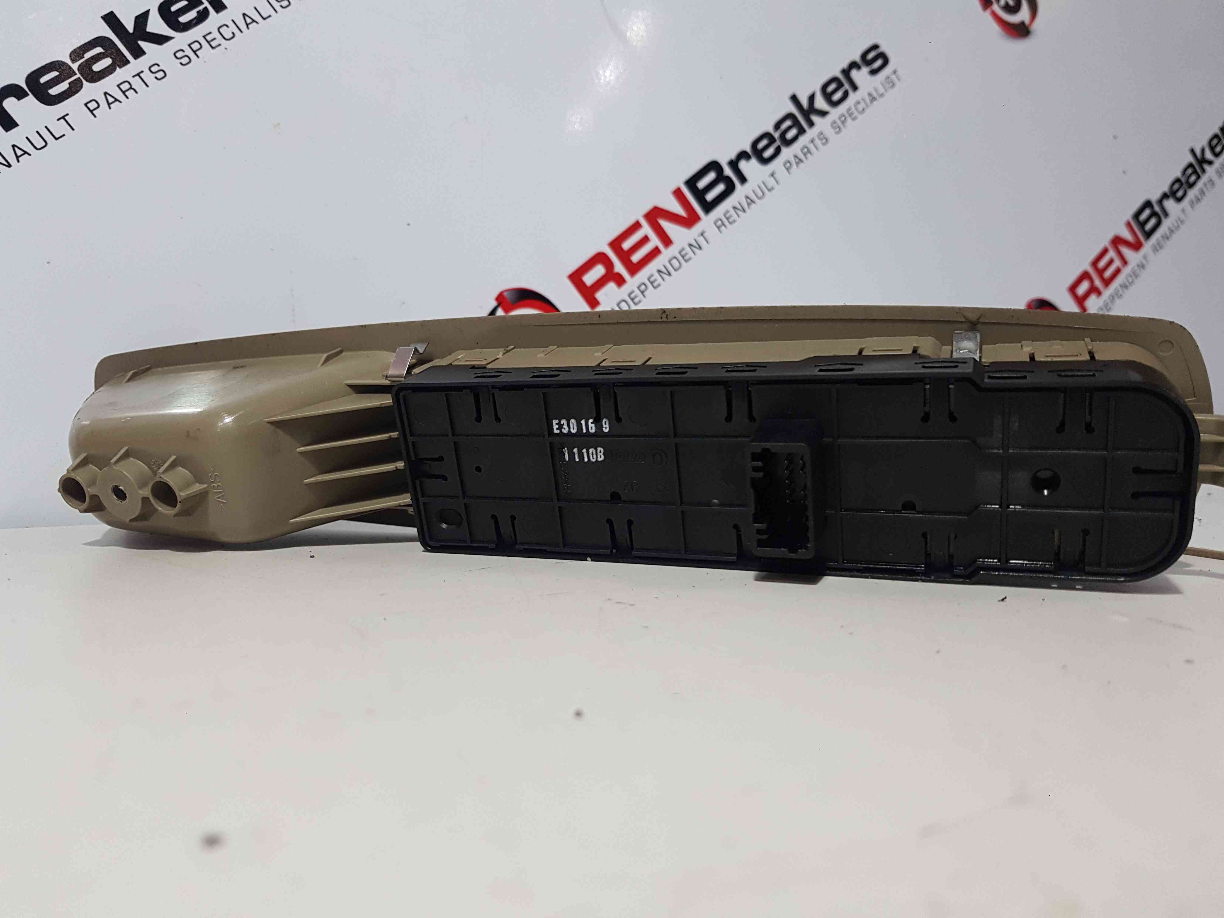 Thumb 7 Renault Scenic MK3 2009-2016 Drivers OSF Front Window Power Fold Switch