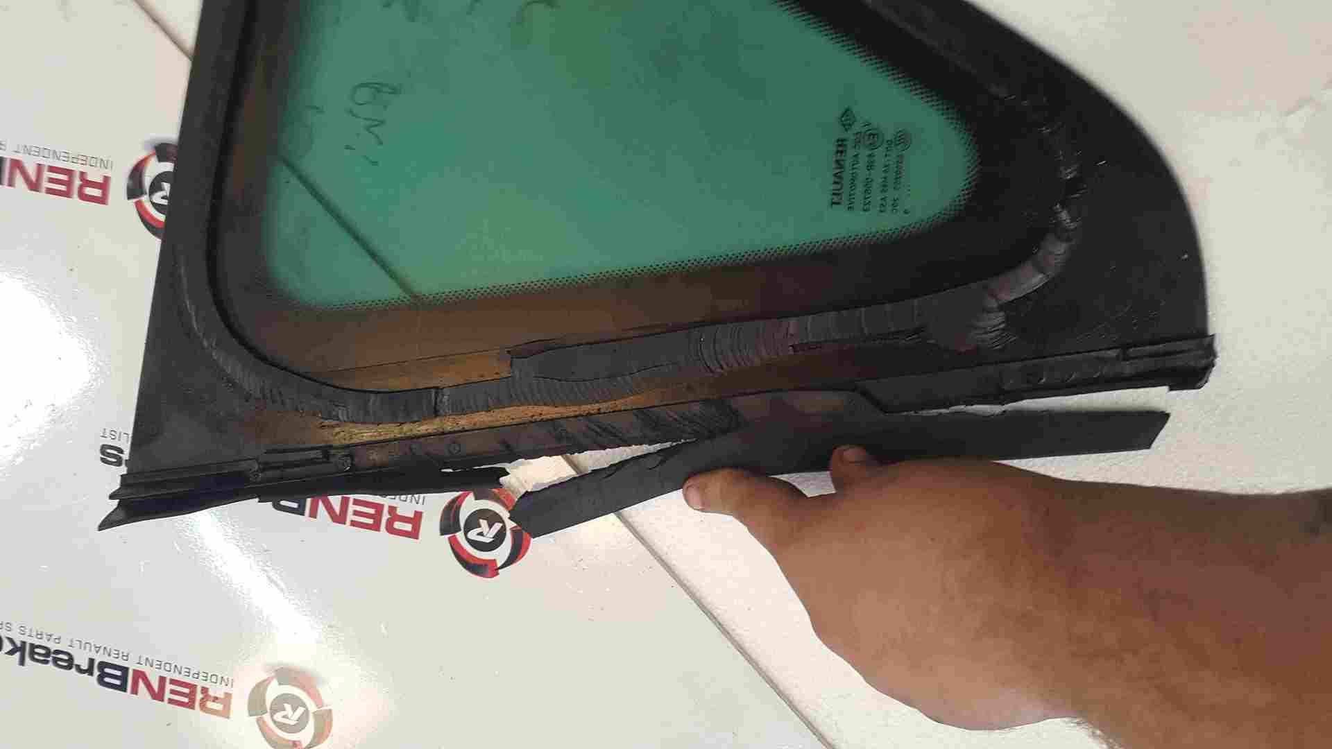 Thumb 3 Renault Scenic MK3 2009-2016 Drivers OSR Rear Window Glass Rear Quarter