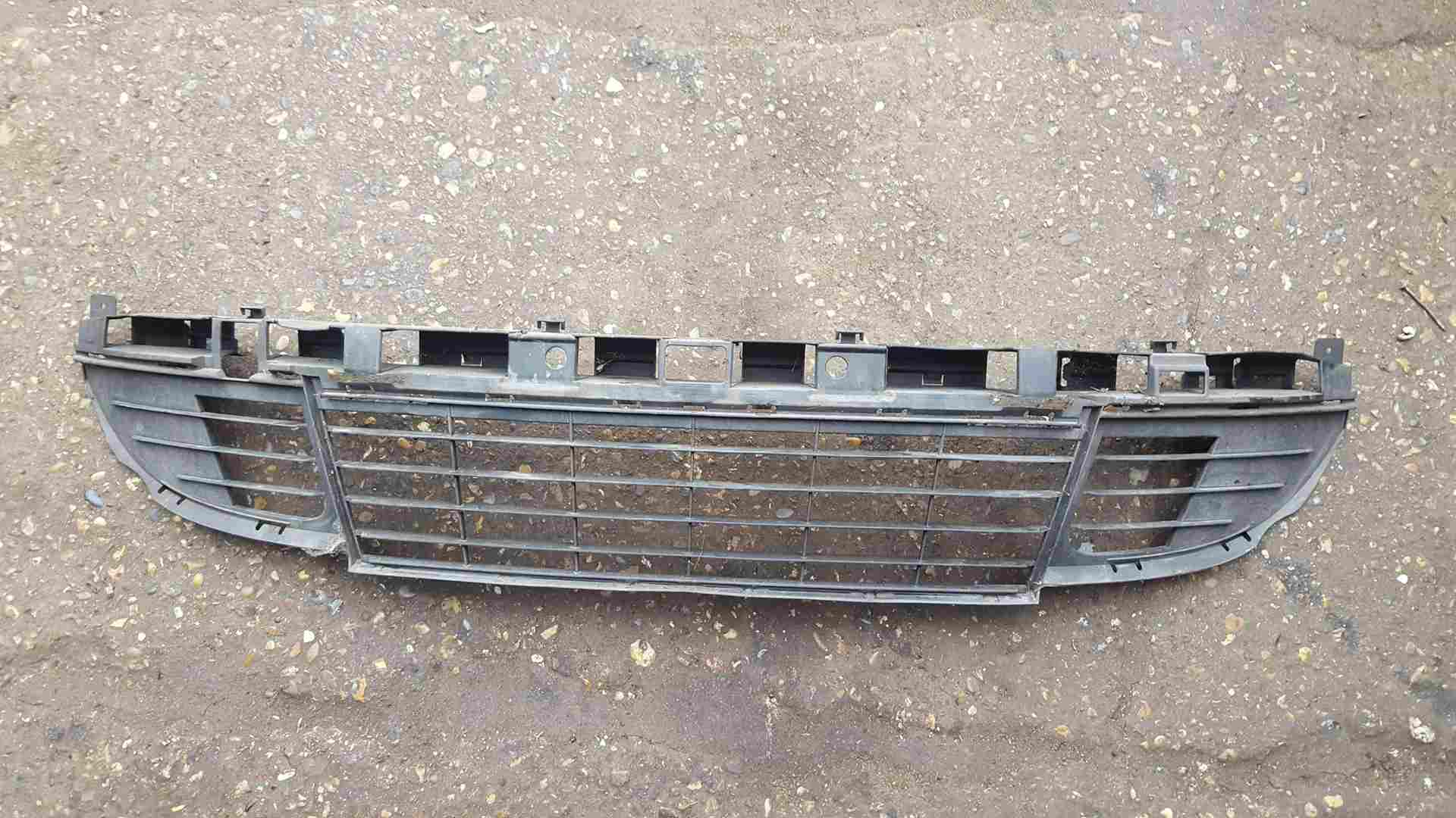 Thumb 2 Renault Scenic MK3 2009-2016 Front Bumper Grill Insert 622545401R