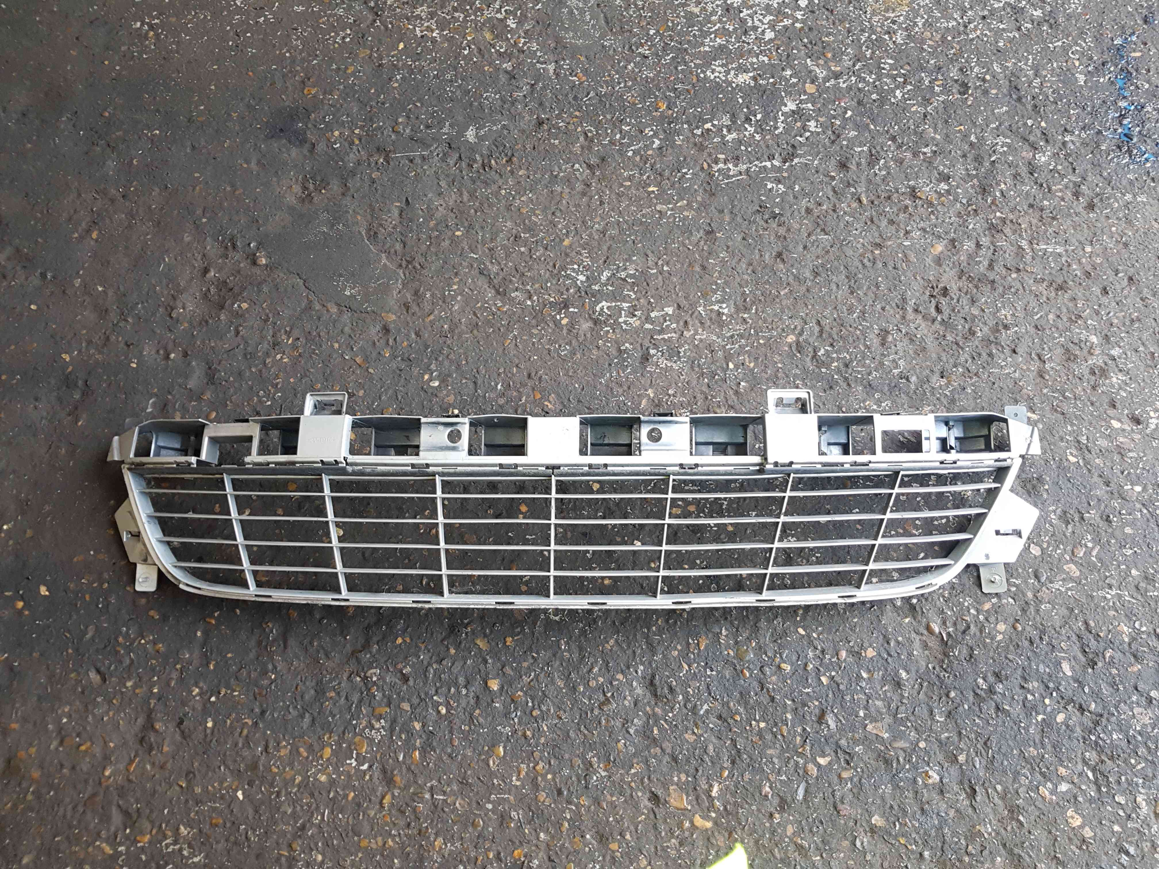 Thumb 2 Renault Scenic MK3 2009-2016 Front Bumper Grill Insert 622545401R