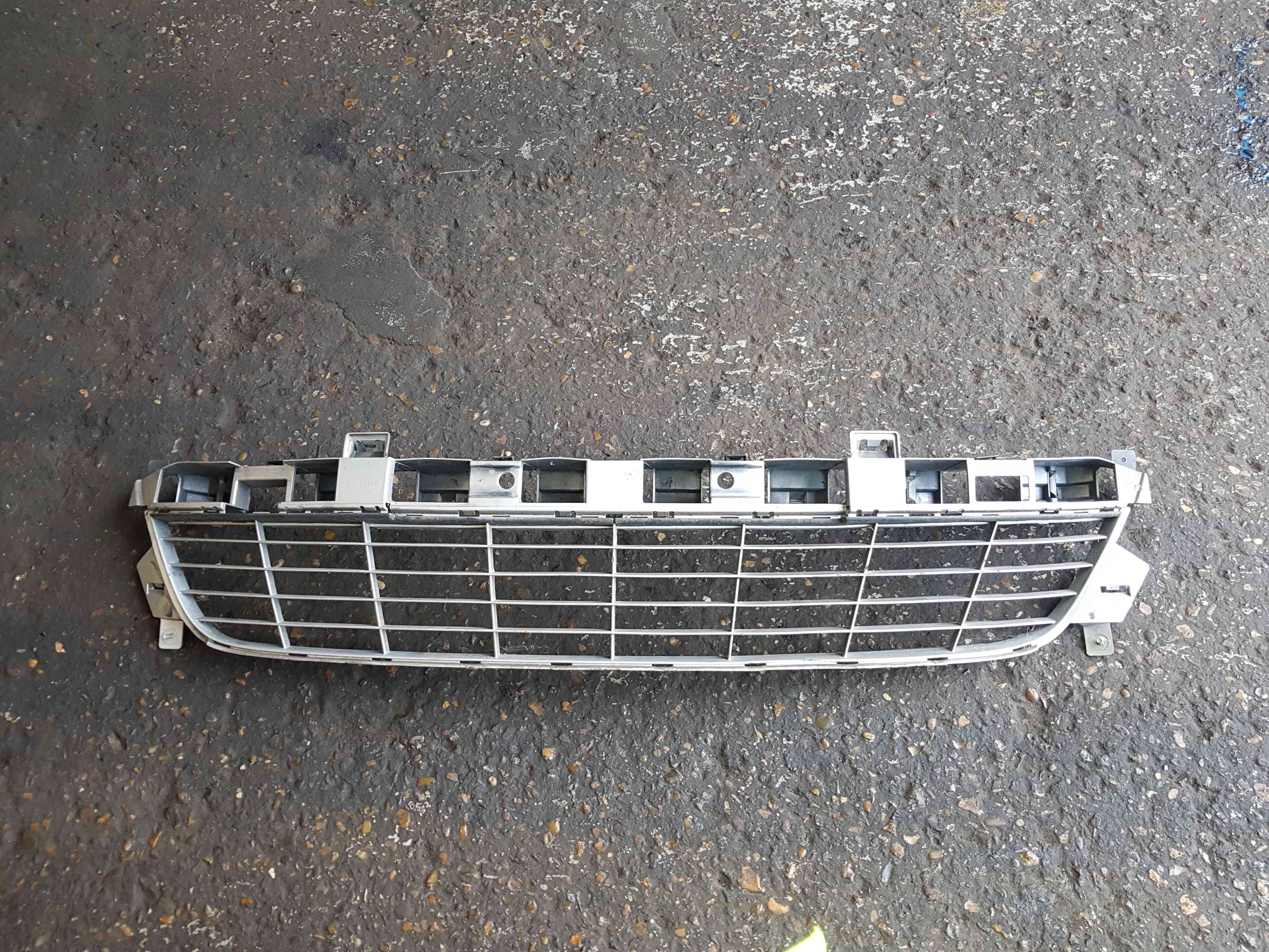 Thumb 3 Renault Scenic MK3 2009-2016 Front Bumper Grill Insert 622545401R