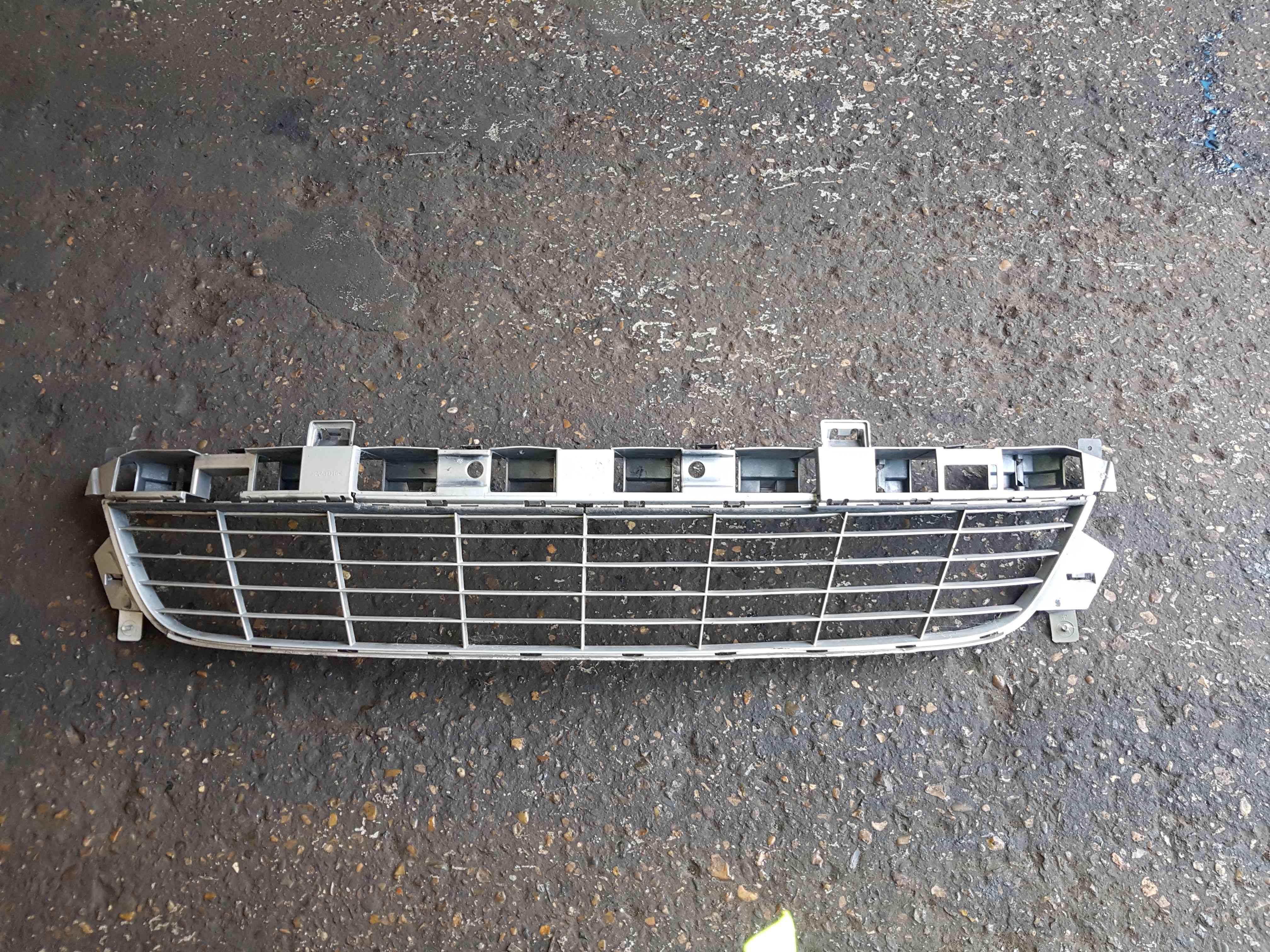 Thumb 4 Renault Scenic MK3 2009-2016 Front Bumper Grill Insert 622545401R