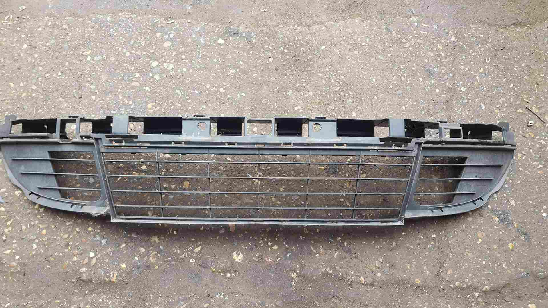 Thumb 3 Renault Scenic MK3 2009-2016 Front Bumper Grill Insert 622545401R