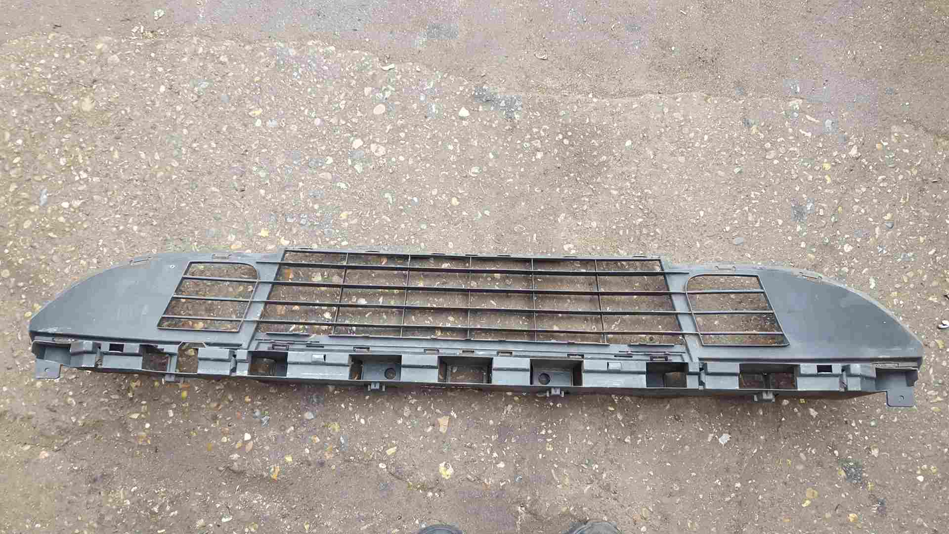 Thumb 5 Renault Scenic MK3 2009-2016 Front Bumper Grill Insert 622545401R