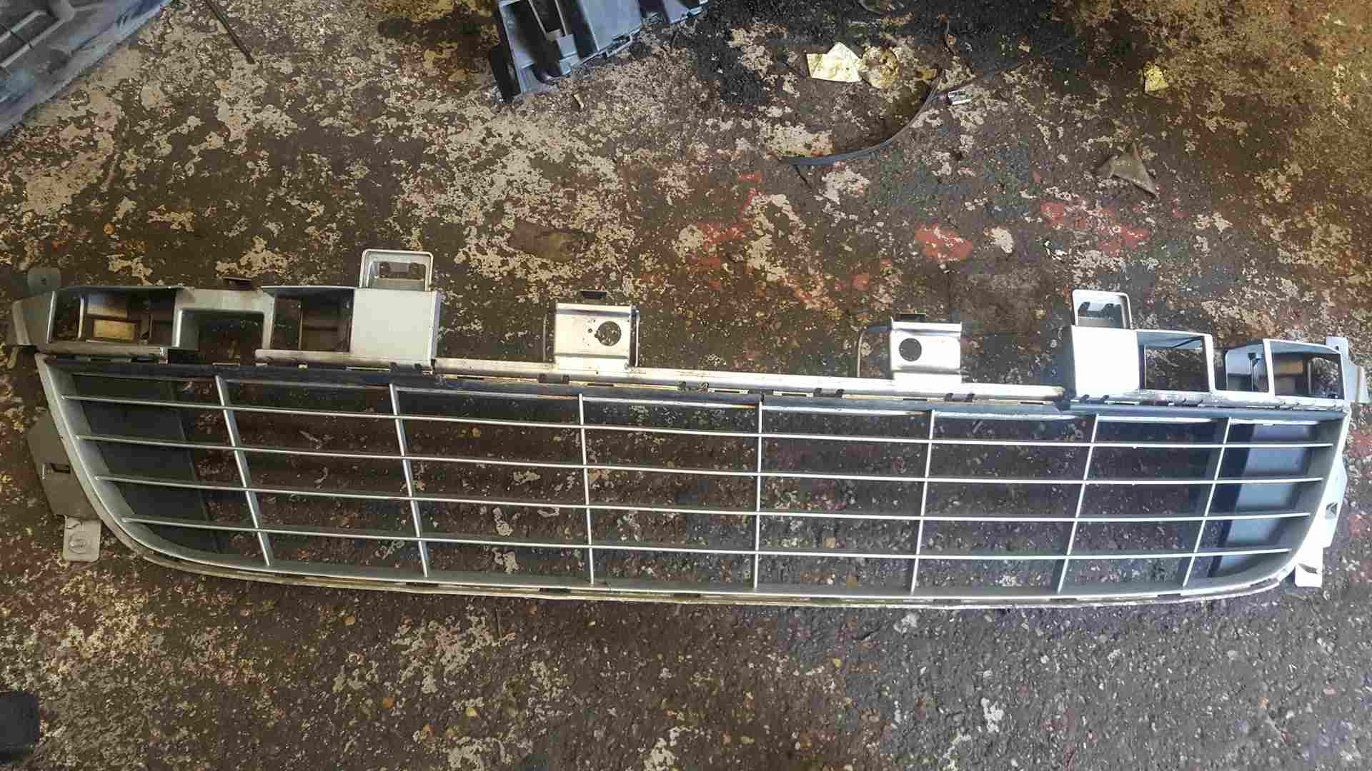 Thumb 2 Renault Scenic MK3 2009-2016 Front Bumper Grill Insert 622545401R
