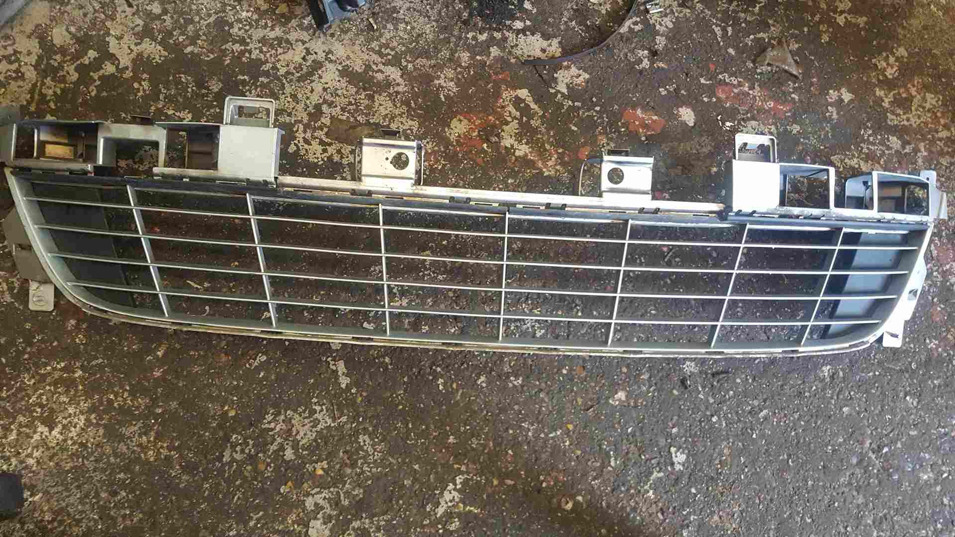 Thumb 3 Renault Scenic MK3 2009-2016 Front Bumper Grill Insert 622545401R