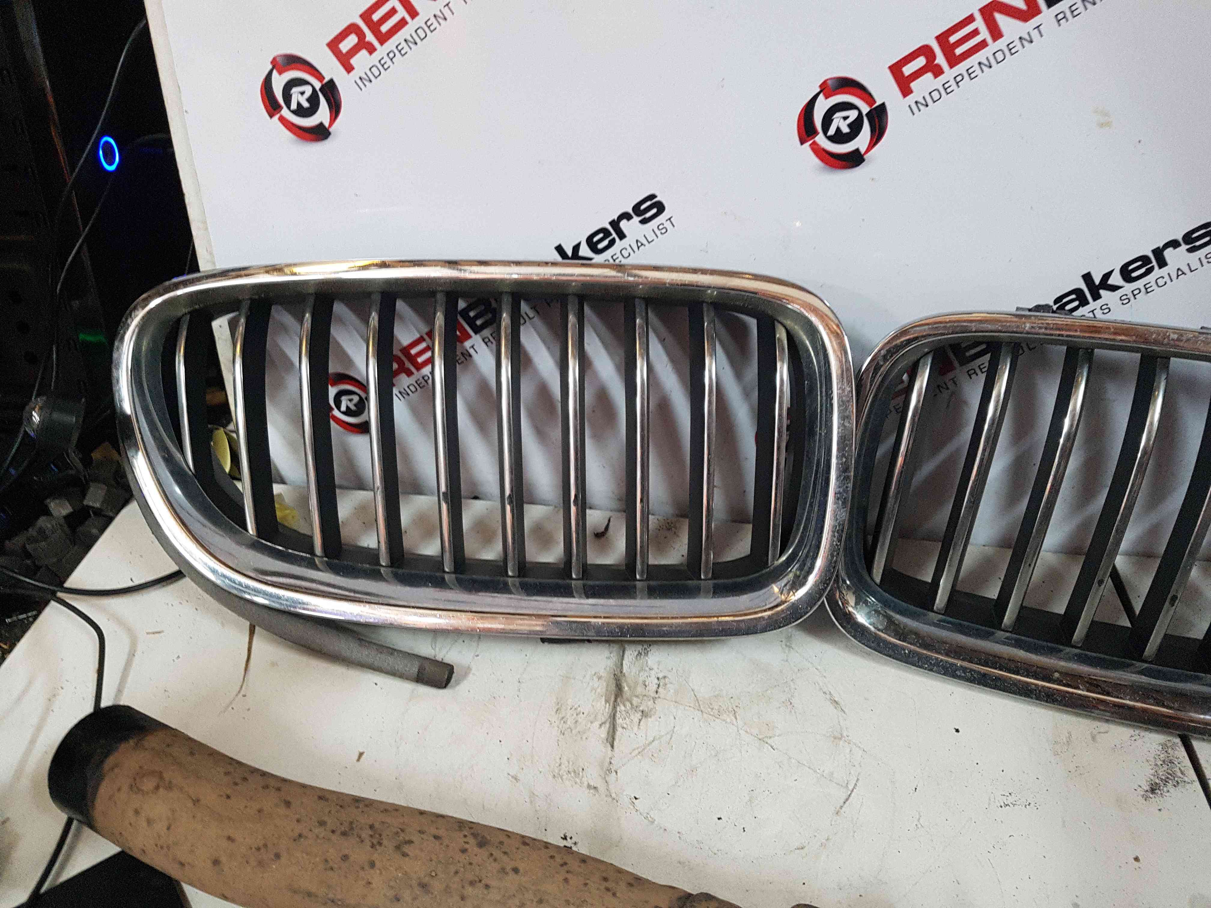 Thumb 3 Renault Scenic MK3 2009-2016 Front Bumper Grills Pair 7412324 7412323