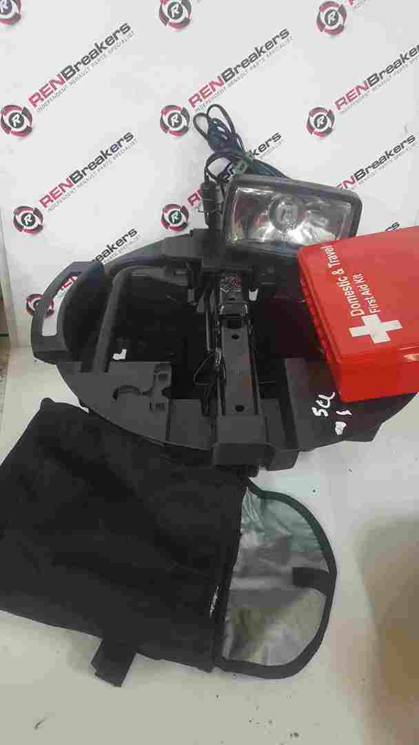 Thumb 2 Renault Scenic MK3 2009-2016 Jack Set Light First Aid Kit 8200233704