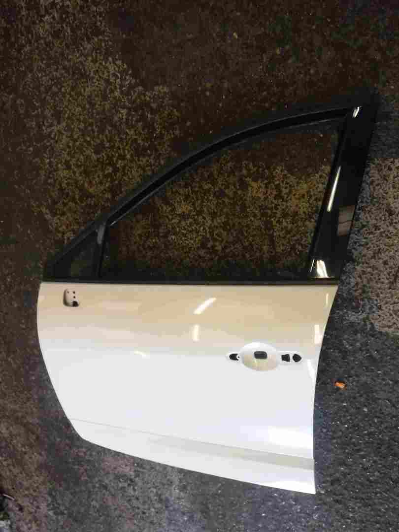 Renault Scenic MK3 2009-2016 Passenger NSF Front Door White TEQNC