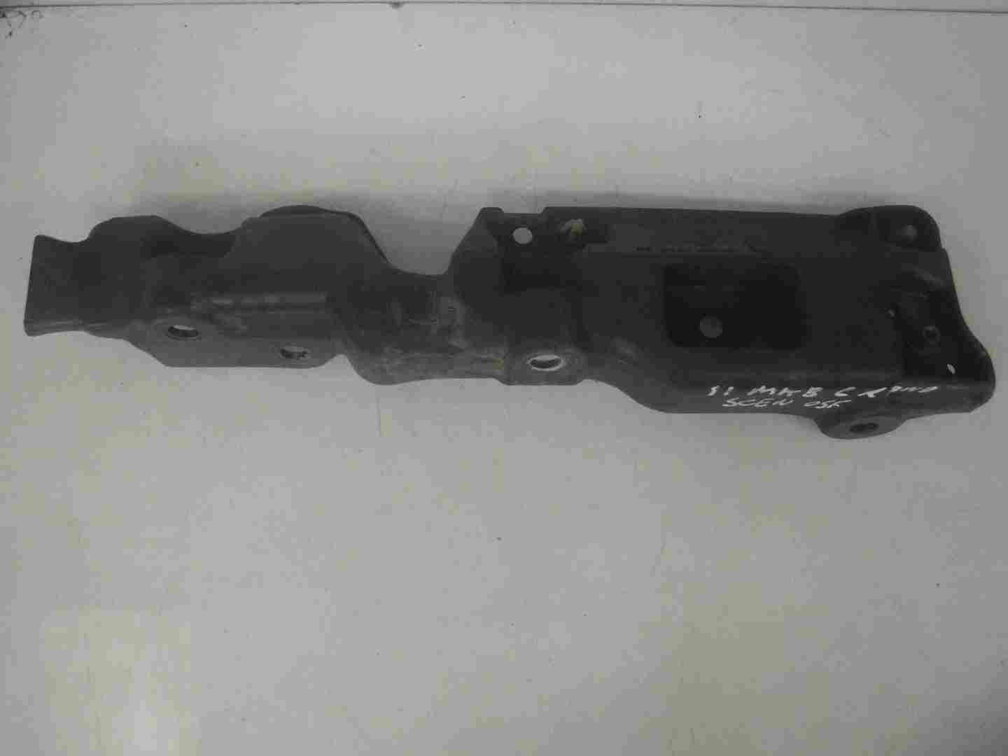 Renault Scenic MK3 2009-2016 Passenger NSF Front Wing Bracket 631230010R