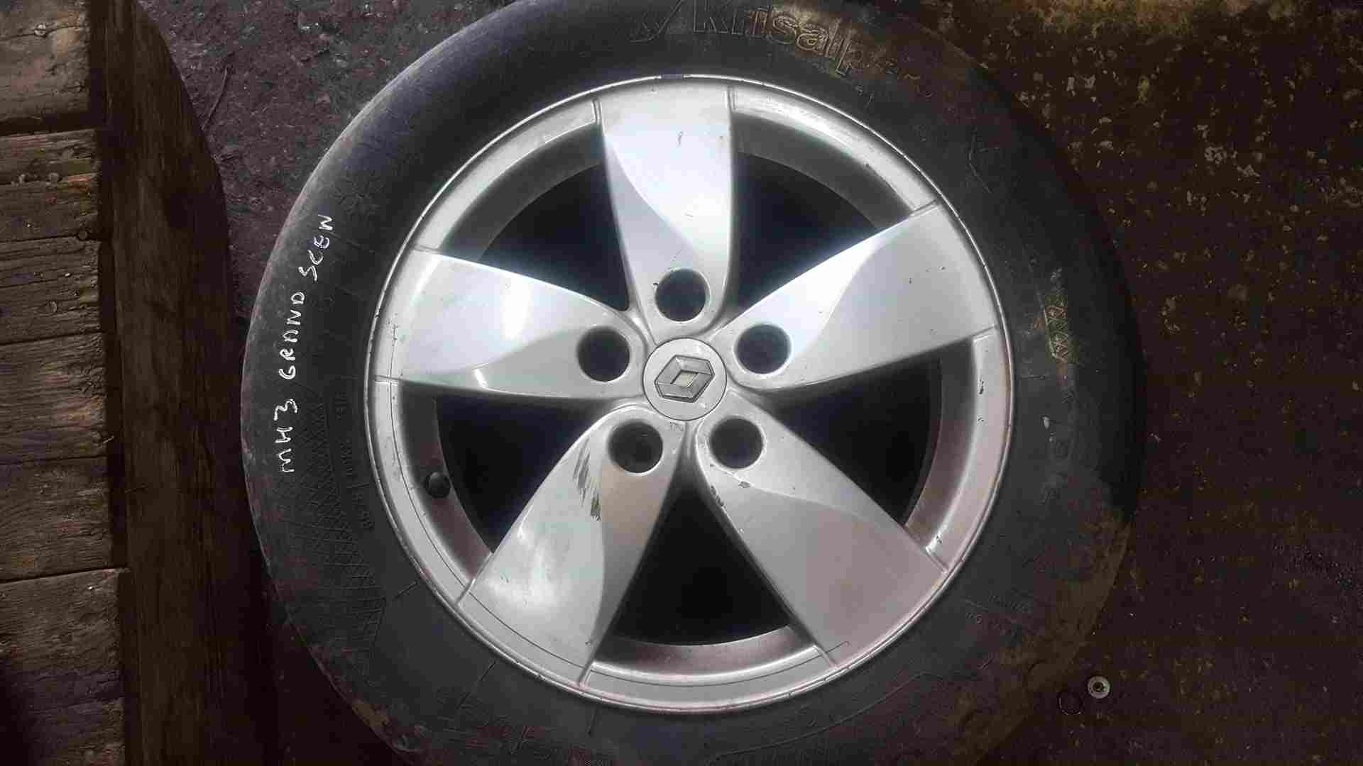 Thumb 3 Renault Scenic MK3 2009-2016 Proteus Alloy Wheel 3/5