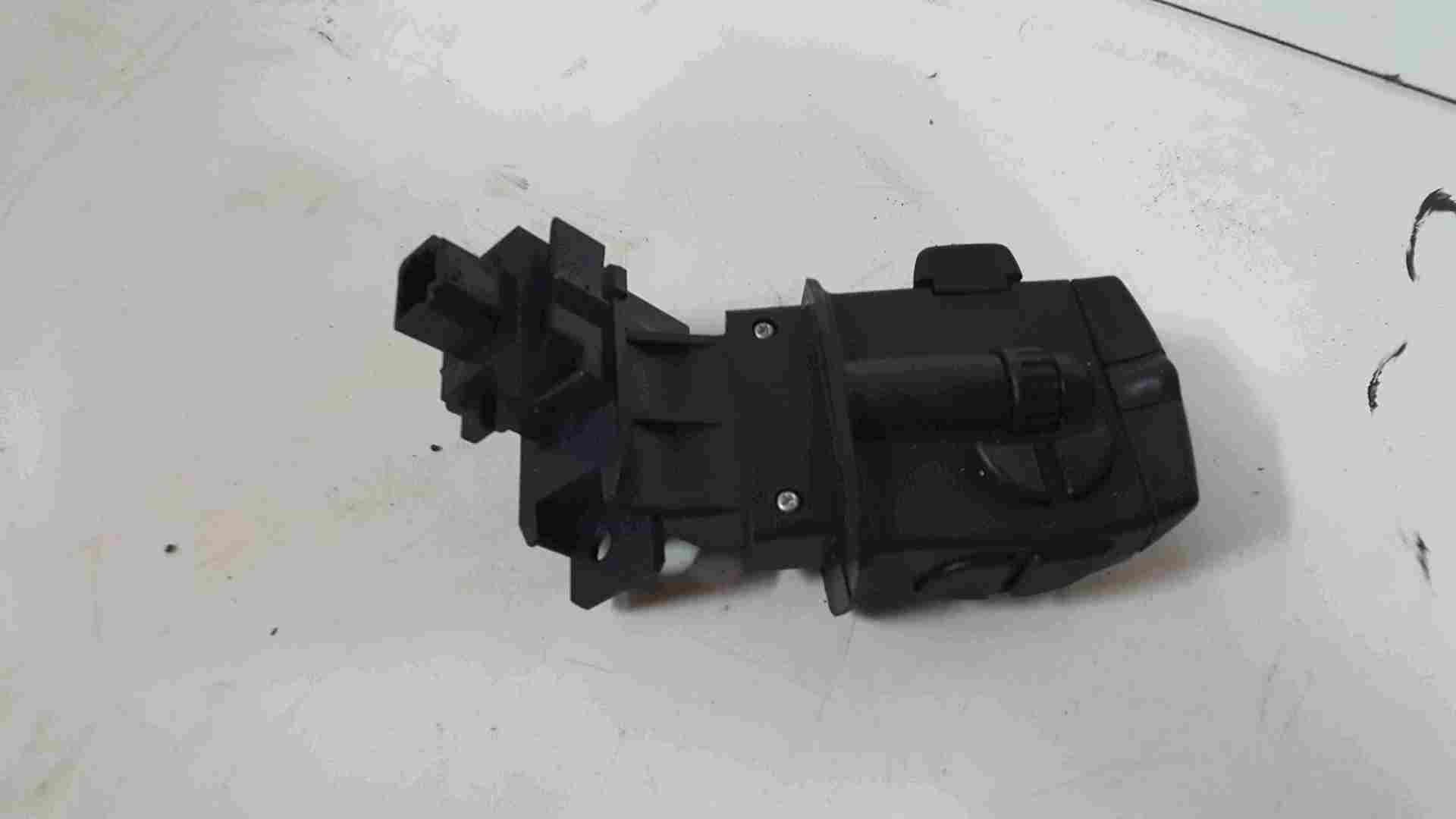 Thumb 2 Renault Scenic MK3 2009-2016 Radio Steering Wheel Controls 255520014R