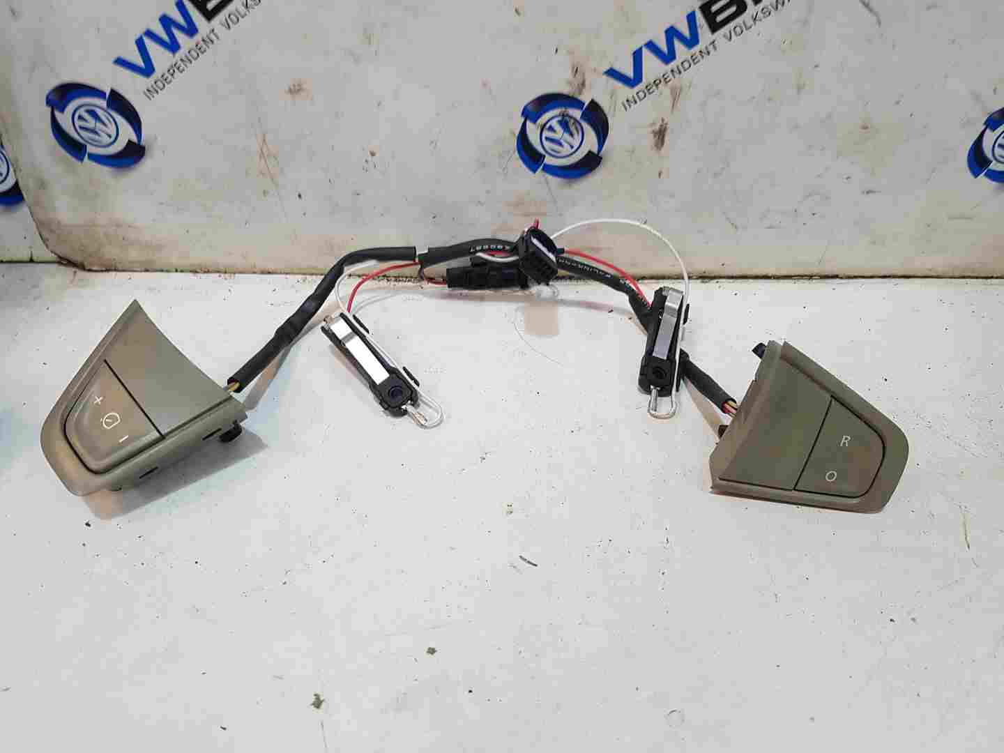 Thumb 3 Renault Scenic MK3 2009-2016 Steering Wheel Beige Cruise Buttons