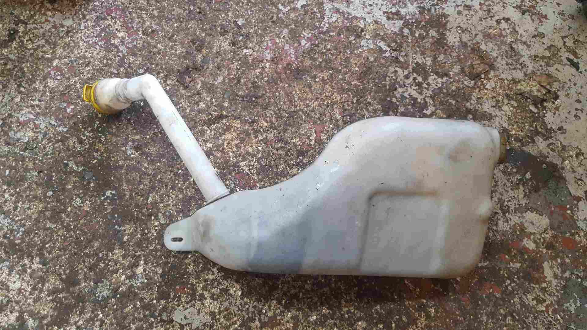 Renault Scenic MK3 2009-2016 Windscreen Washer Bottle 289100014R