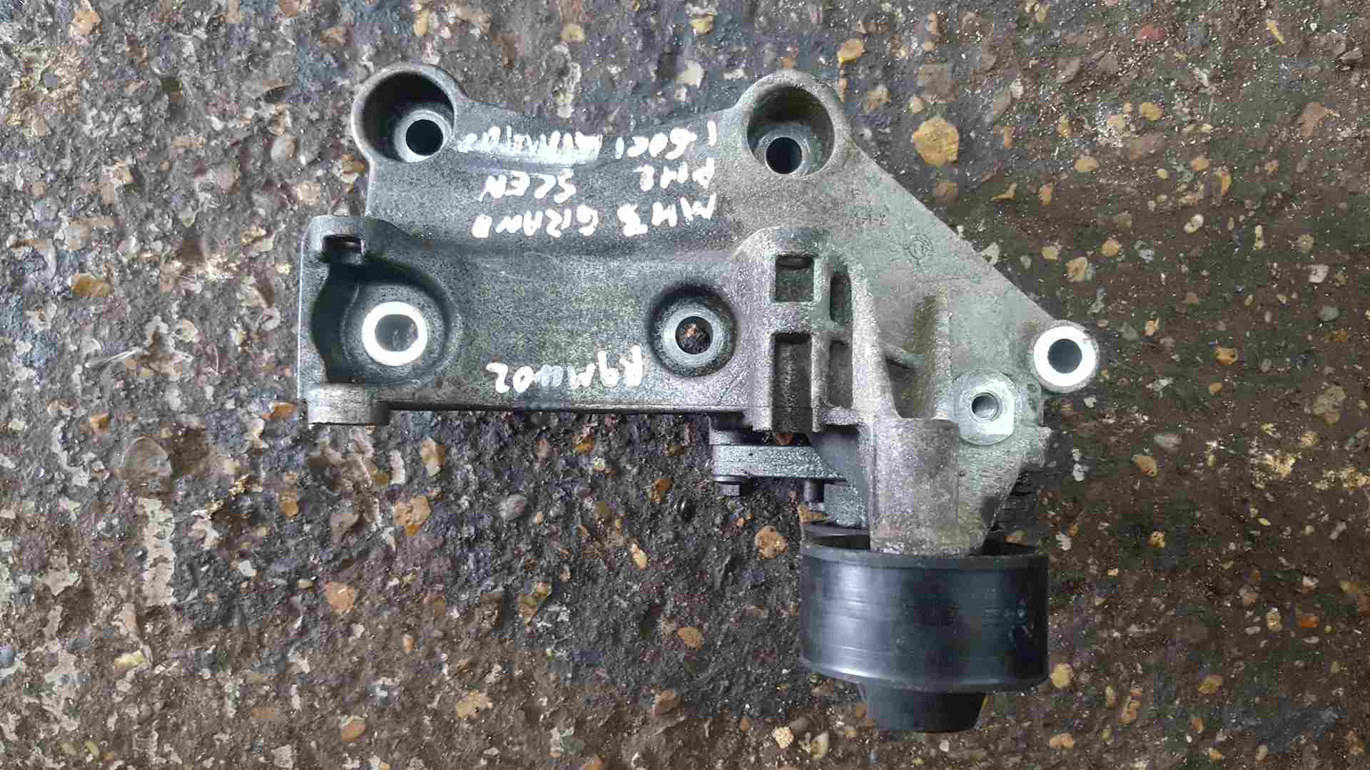 Thumb 4 Renault Scenic MK3 2013-2016 1.6 DCI Alternator Bracket Mount R9M402 117102017R