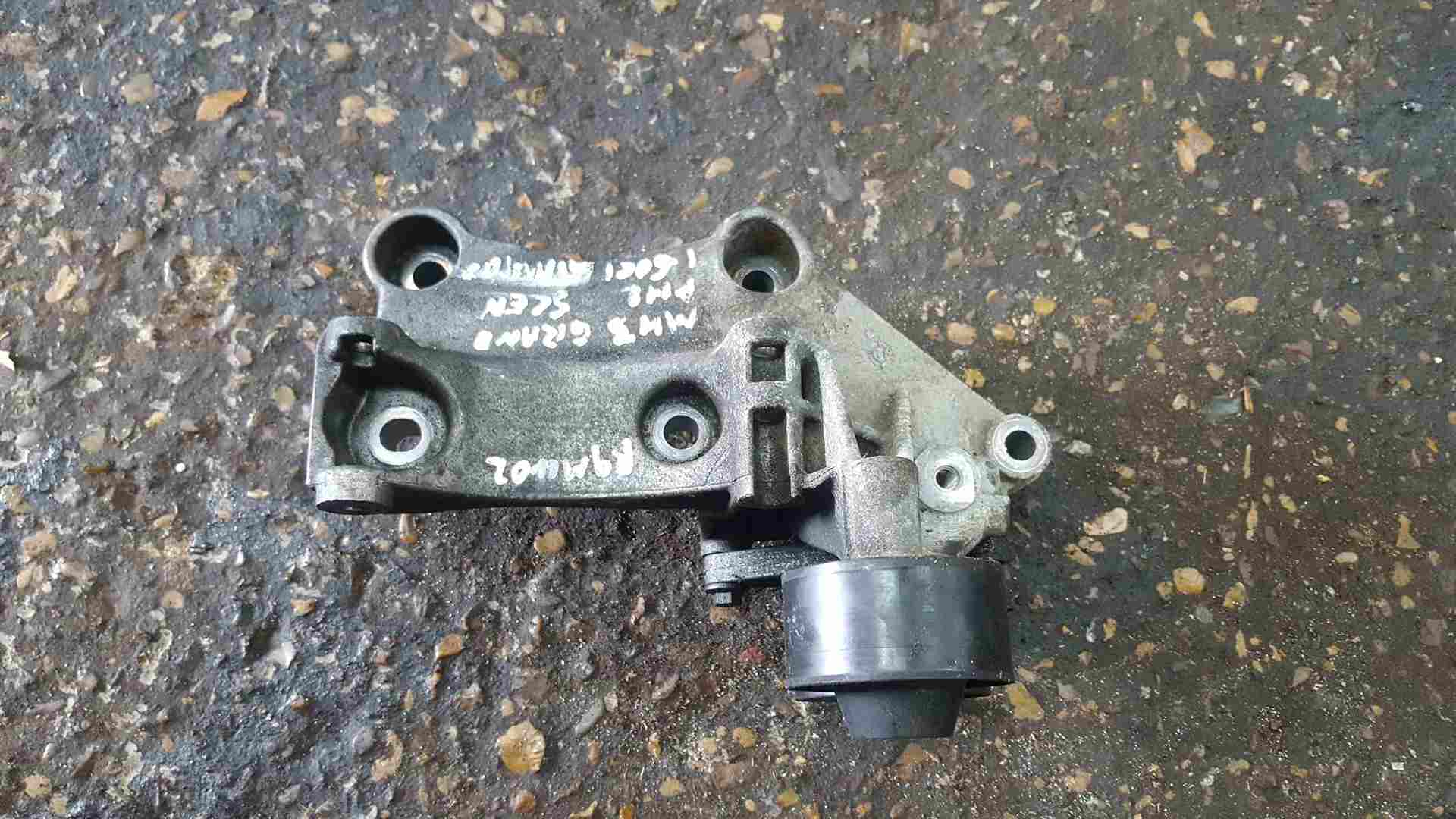 Thumb 6 Renault Scenic MK3 2013-2016 1.6 DCI Alternator Bracket Mount R9M402 117102017R