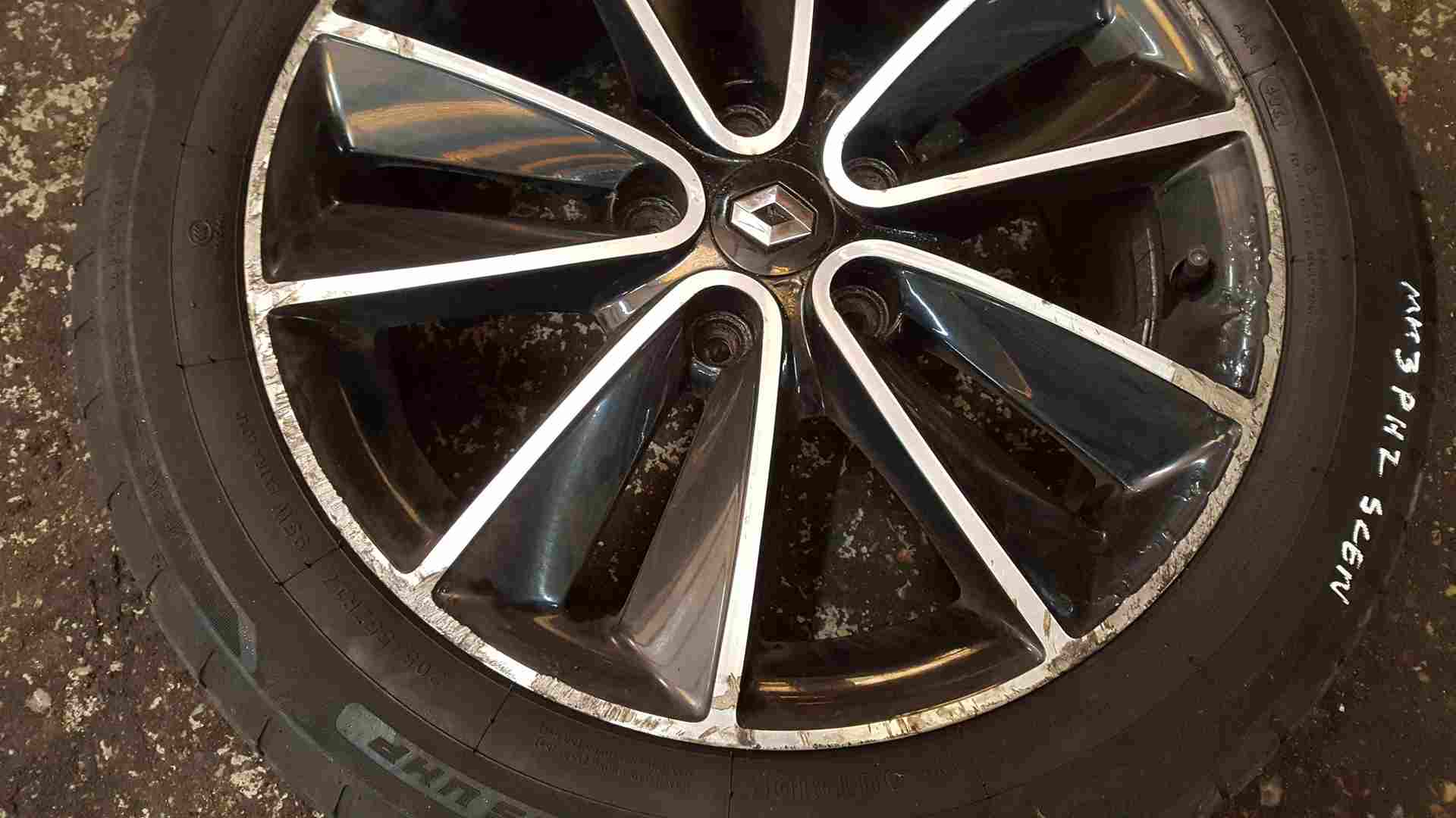 Thumb 2 Renault Scenic MK3 2013-2016 403006786R Alloy Wheel Black 205 55 17 17 Inch 3/5