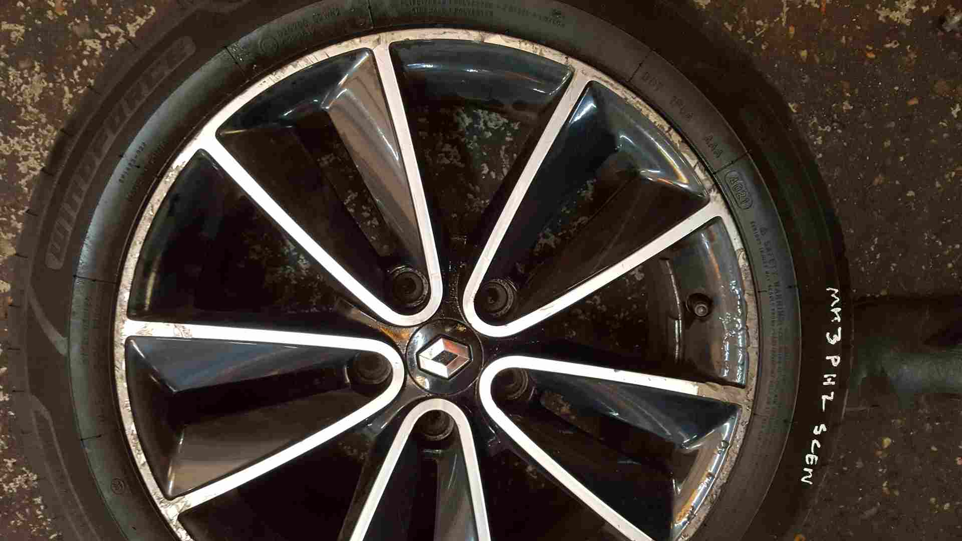 Thumb 3 Renault Scenic MK3 2013-2016 403006786R Alloy Wheel Black 205 55 17 17 Inch 3/5