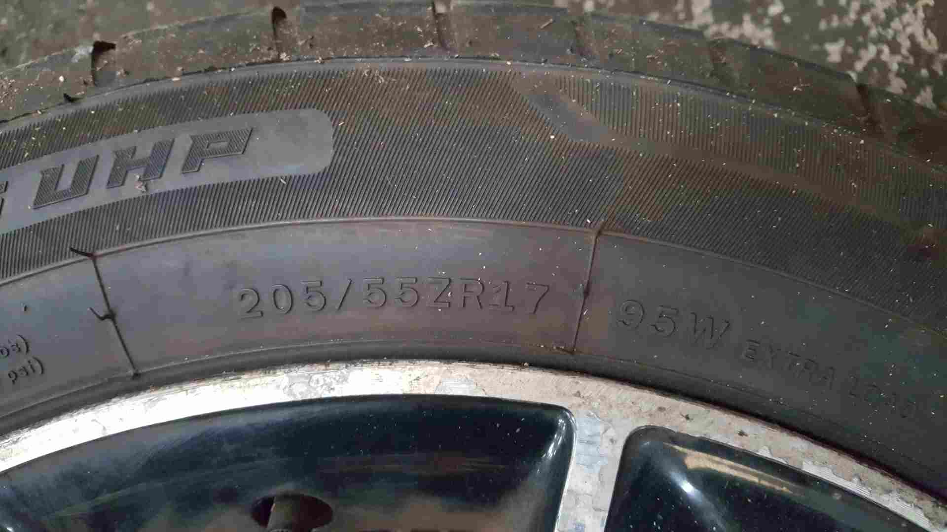 Thumb 4 Renault Scenic MK3 2013-2016 Alloy Wheel 17Inch + Tyre 3/5 205 55 17 403006786R 