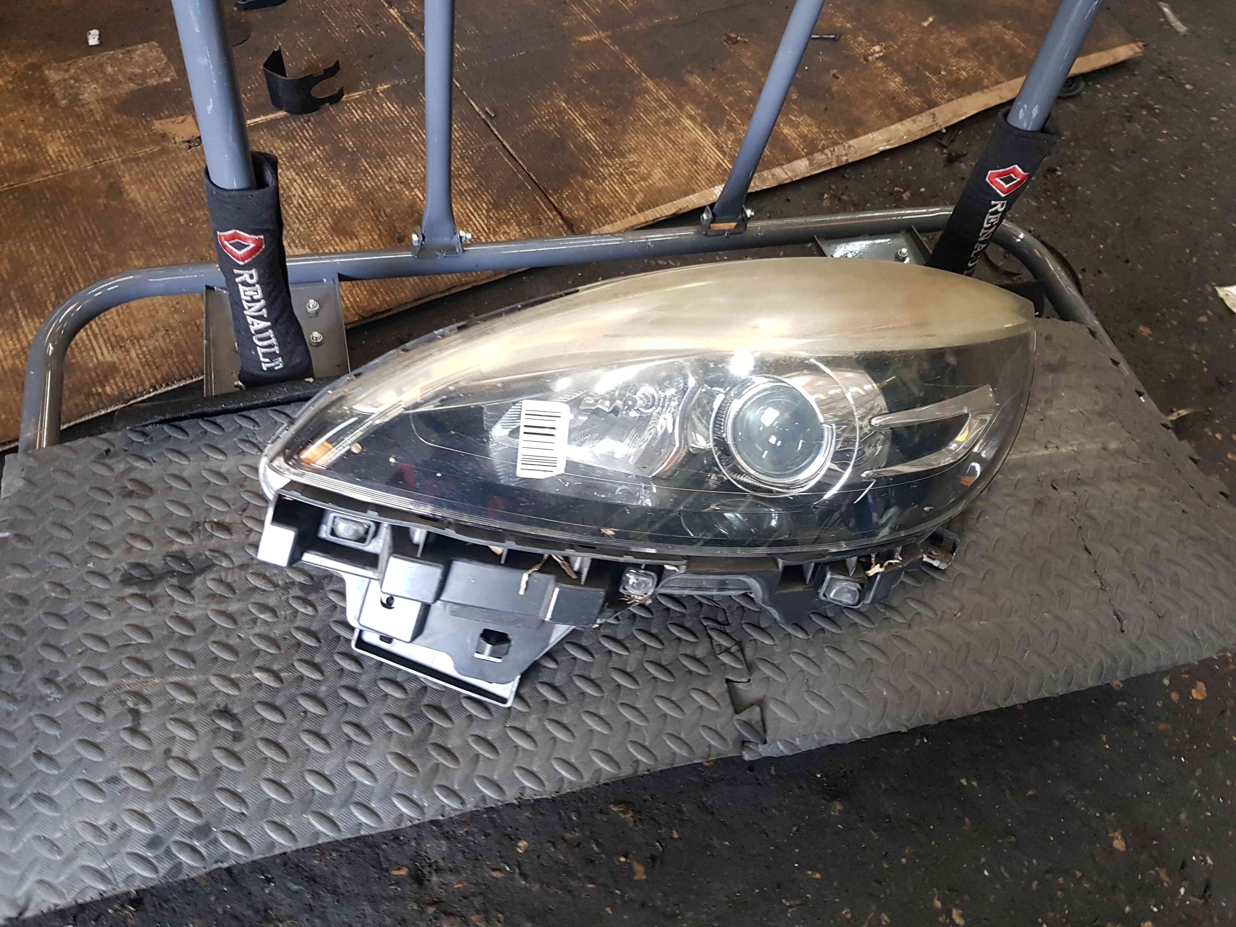 Thumb 2 Renault Scenic MK3 2013-2016 Passenger NSF Front Headlight 260604318R