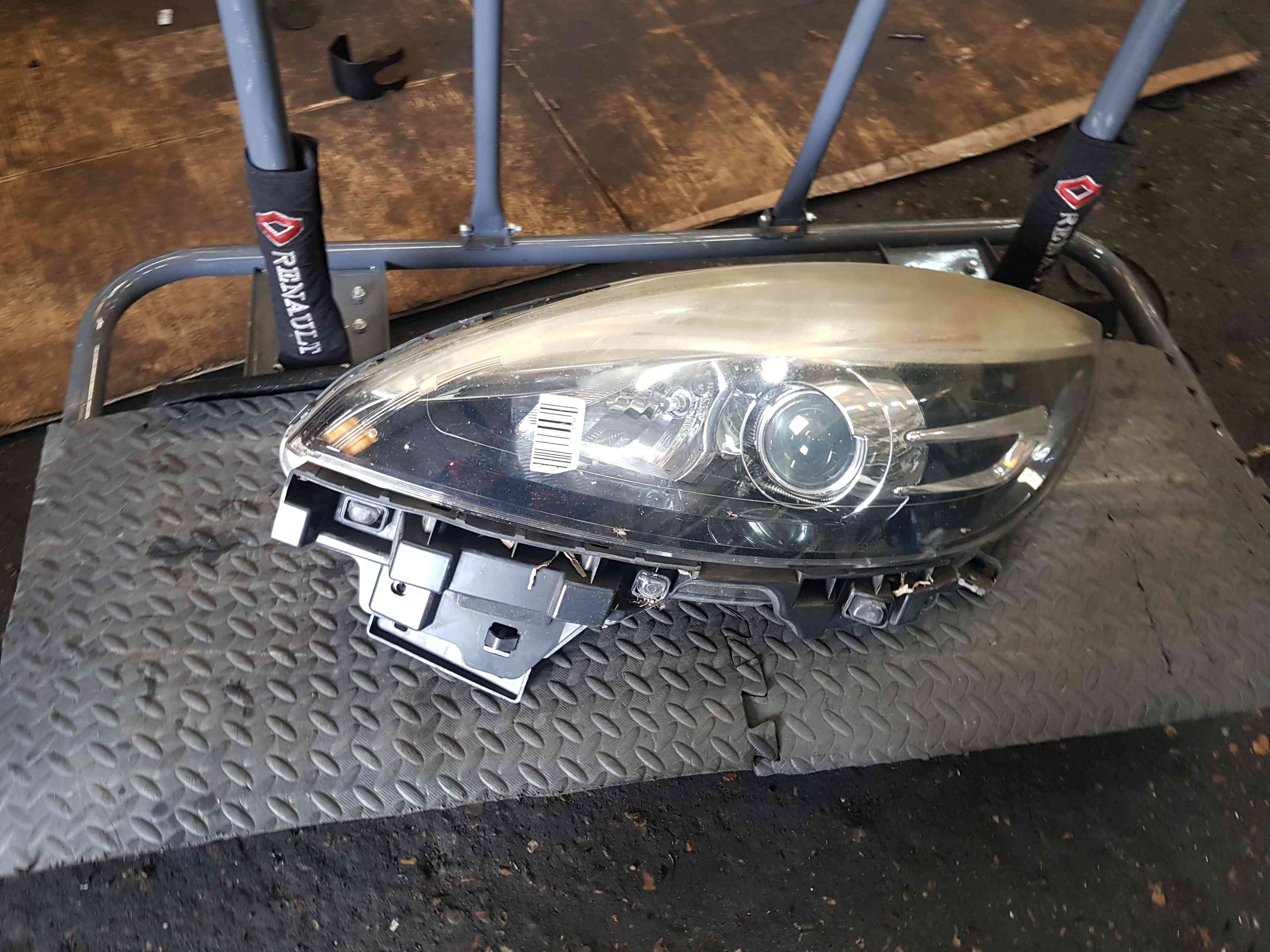 Thumb 3 Renault Scenic MK3 2013-2016 Passenger NSF Front Headlight 260604318R