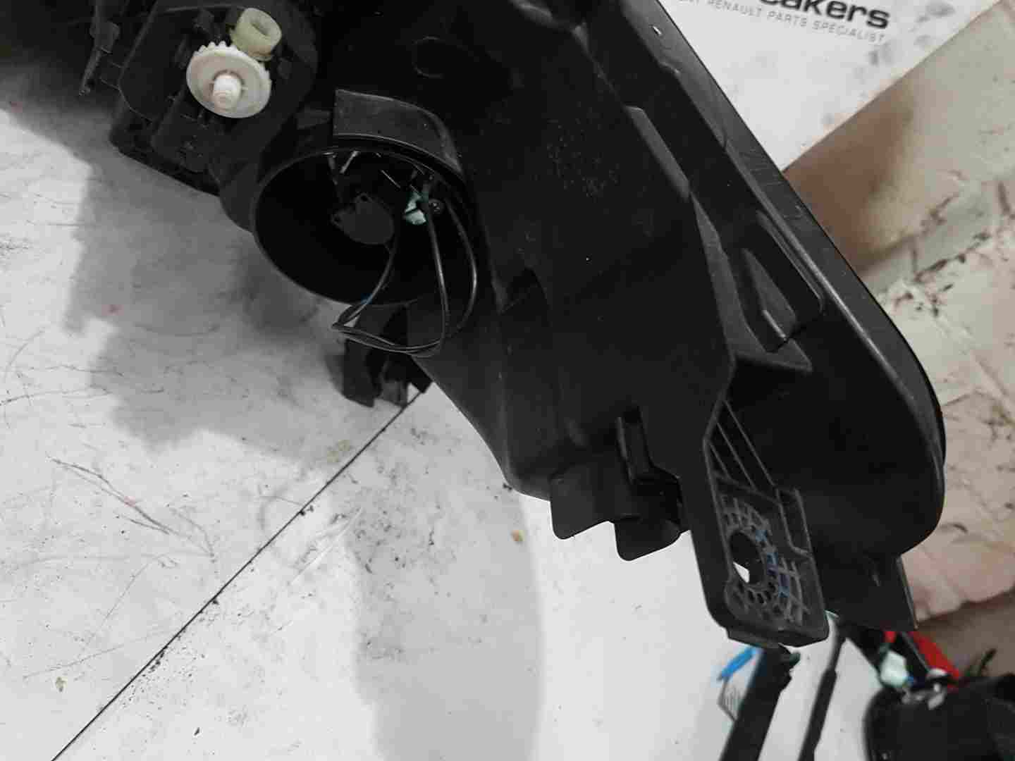 Thumb 7 Renault Scenic MK4 2016-2022 Drivers OSF Front Headlight 260106740R