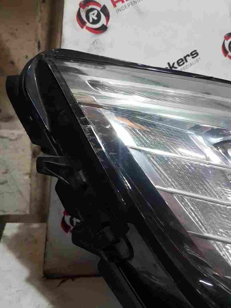 Thumb 9 Renault Scenic MK4 2016-2022 Drivers OSF Front Headlight 260106740R