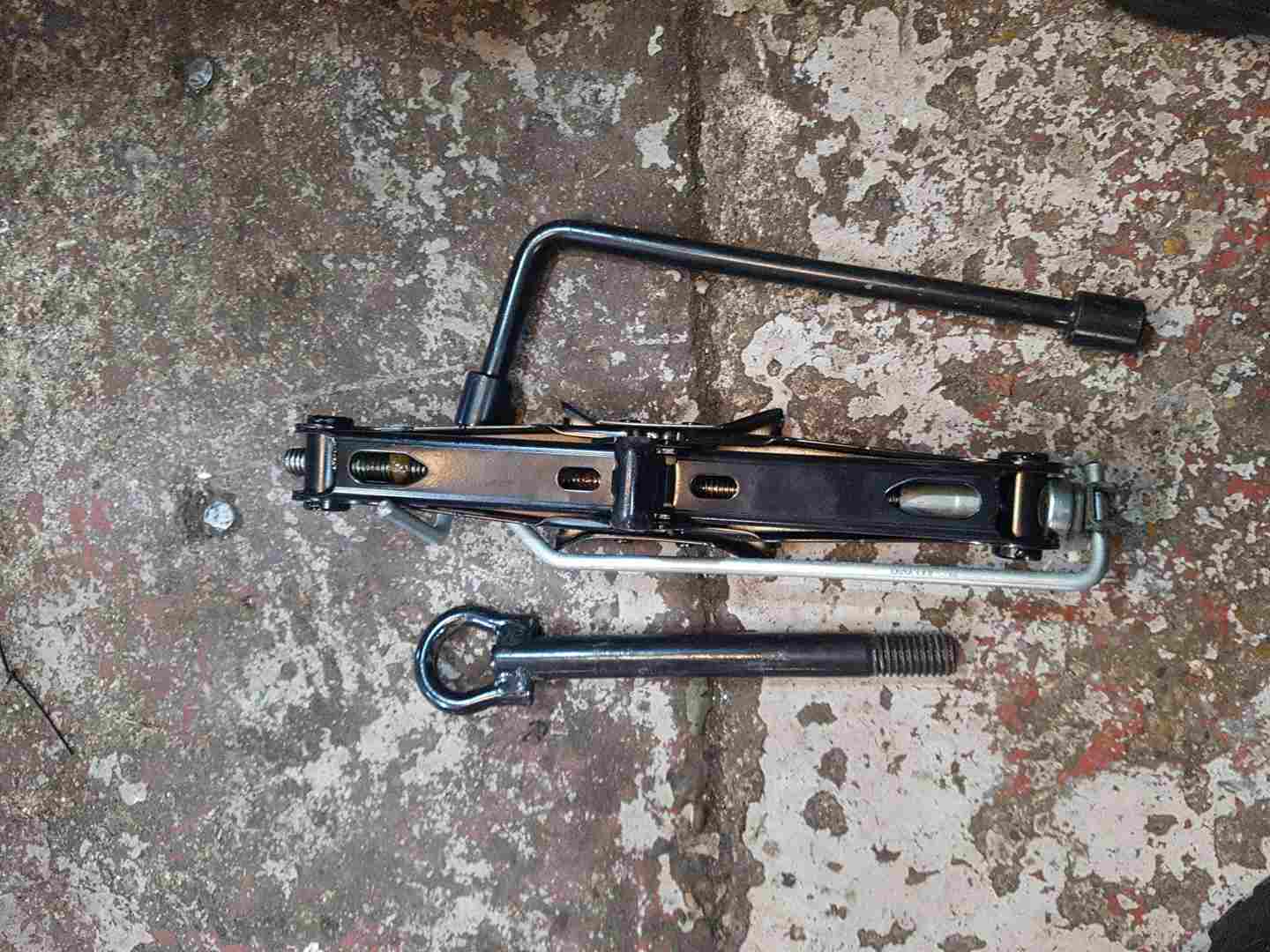 Thumb 3 Renault Scenic MK4 2016-2022 Jack SET KIT With Breakdown KIT 997501323R