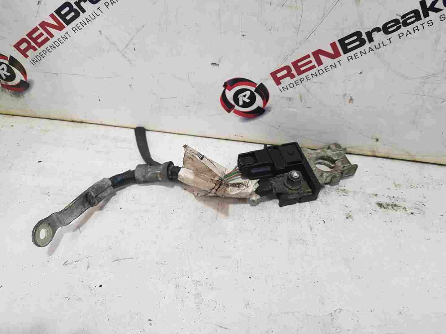Thumb 4 Renault Scenic MK4 2016-2022 Negative Battery Terminal Clamp 2408043252R