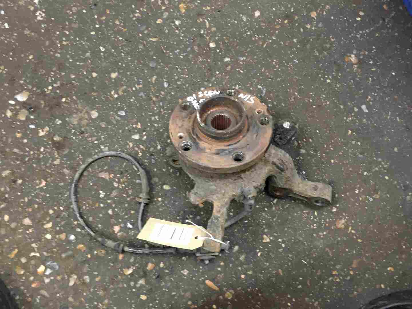 Renault Scenic RX4 1999-2003 2.0 16v Passenger NSF Front Wheel Hub + ABS Sensor