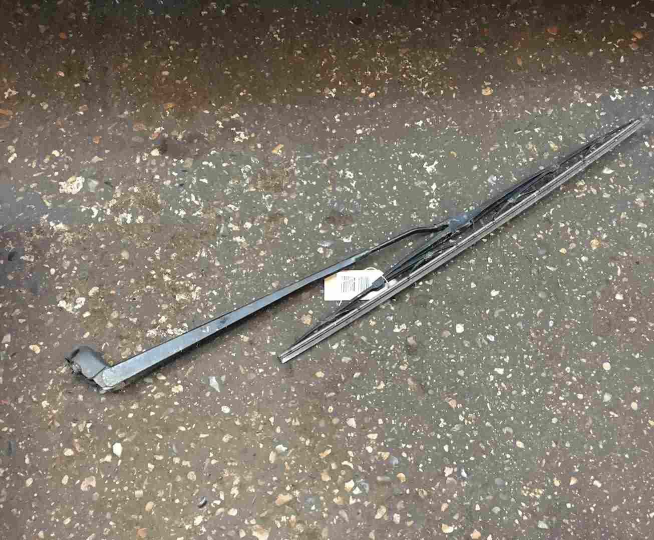 Renault Scenic RX4 1999-2003 Drivers OSF Front Windscreen Wiper Arm
