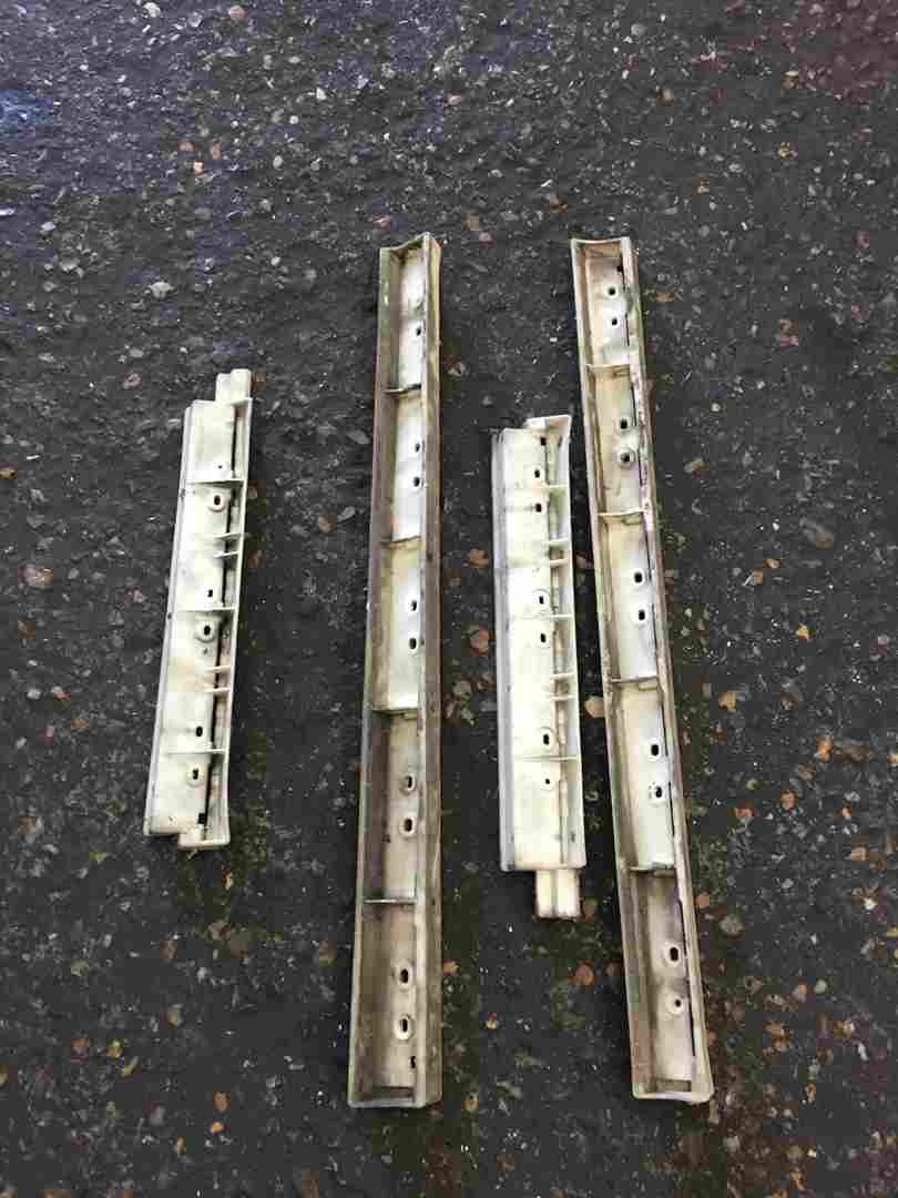 Renault Scenic RX4 1999-2003 Drivers Passenger Side Skirt Brackets Set