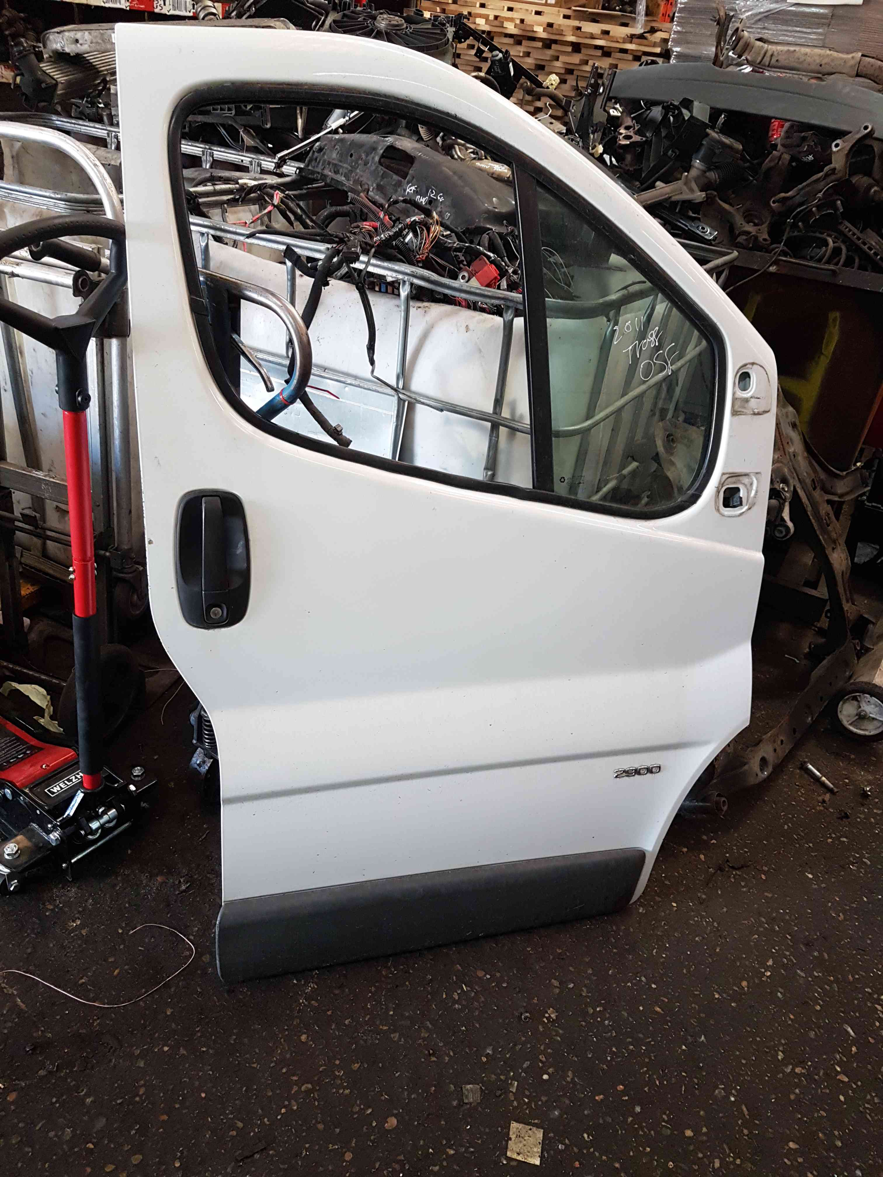 Thumb 2 Renault Trafic + Vivaro 2001-2006 Drivers OSF Front Door White
