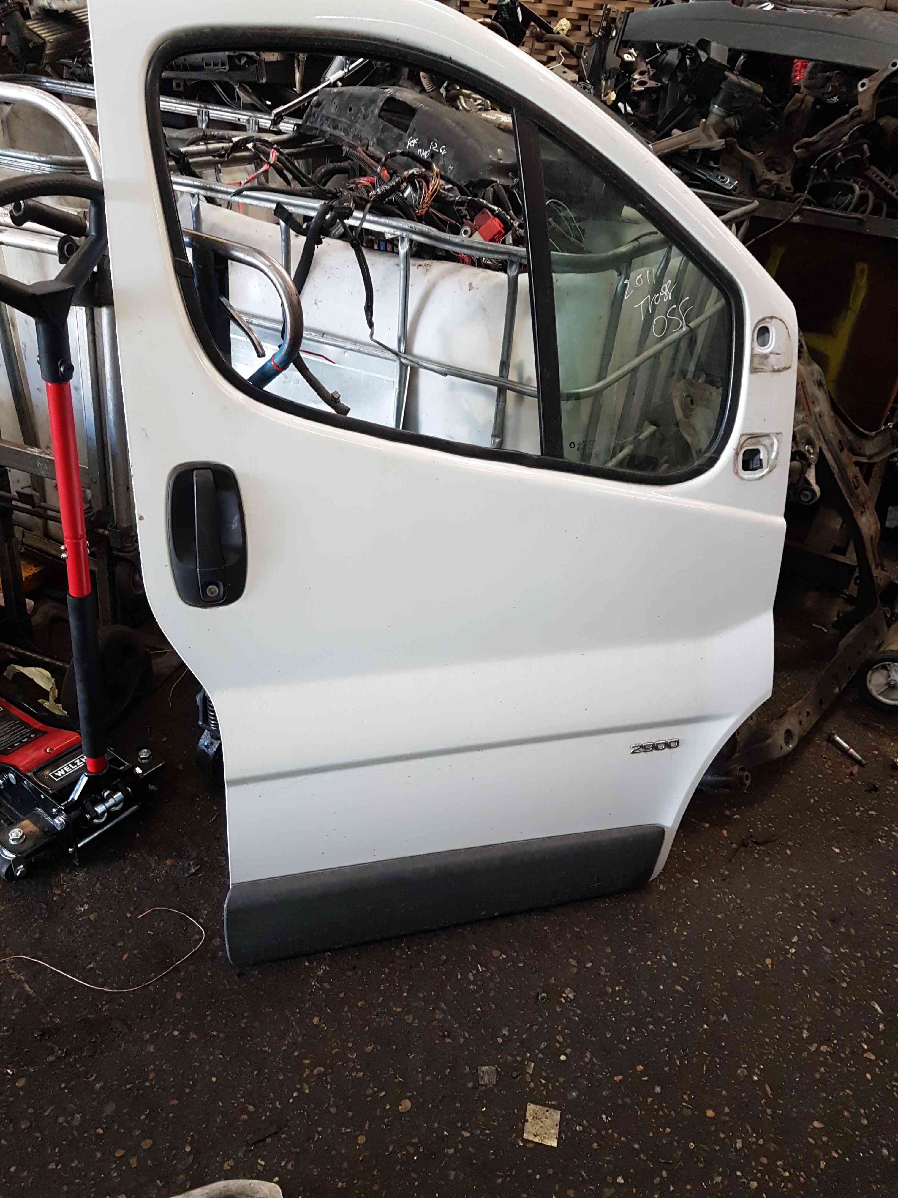 Thumb 3 Renault Trafic + Vivaro 2001-2006 Drivers OSF Front Door White