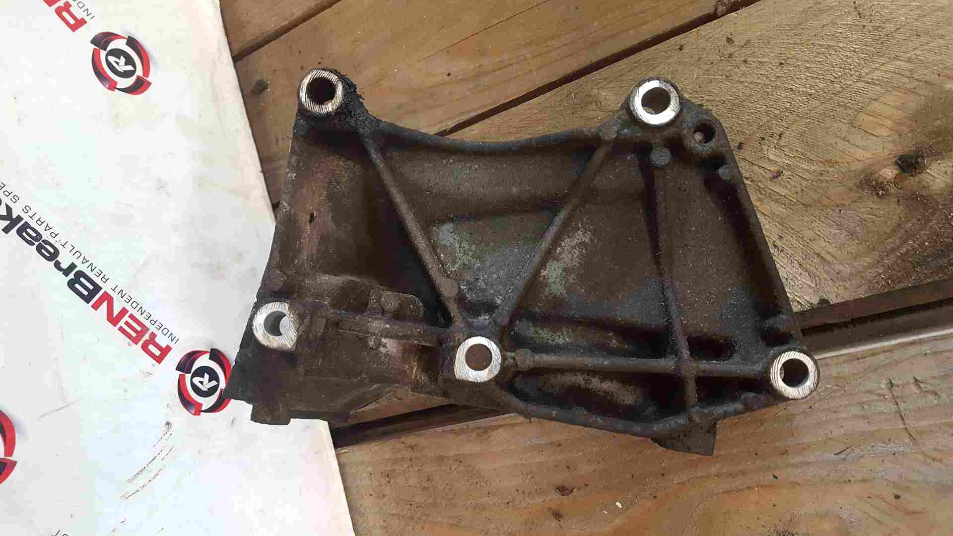 Thumb 2 Renault Trafic 2001-2006 1.9 DCI Engine Mount Bracket Alternator Pump