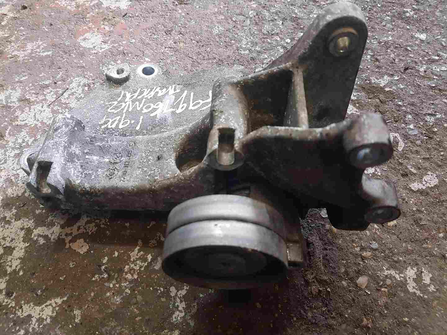 Thumb 5 Renault Trafic 2001-2006 1.9 DCI Engine Mount Bracket Alternator Pump 7700113199
