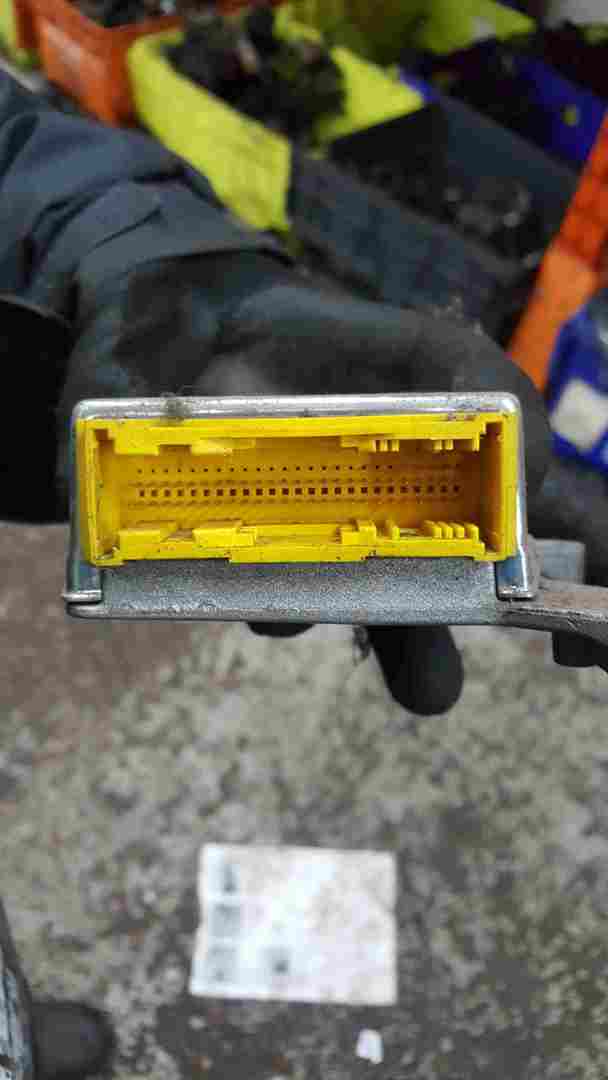 Thumb 3 Renault Trafic 2001-2006 Airbag ECU Module Computer 8200402592
