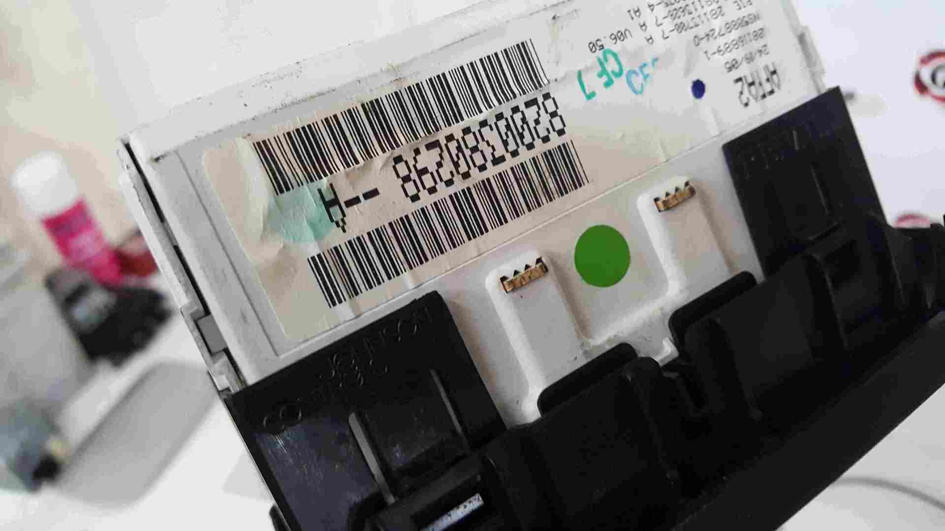 Thumb 3 Renault Trafic 2001-2006 Display Clock Centre 8200380298