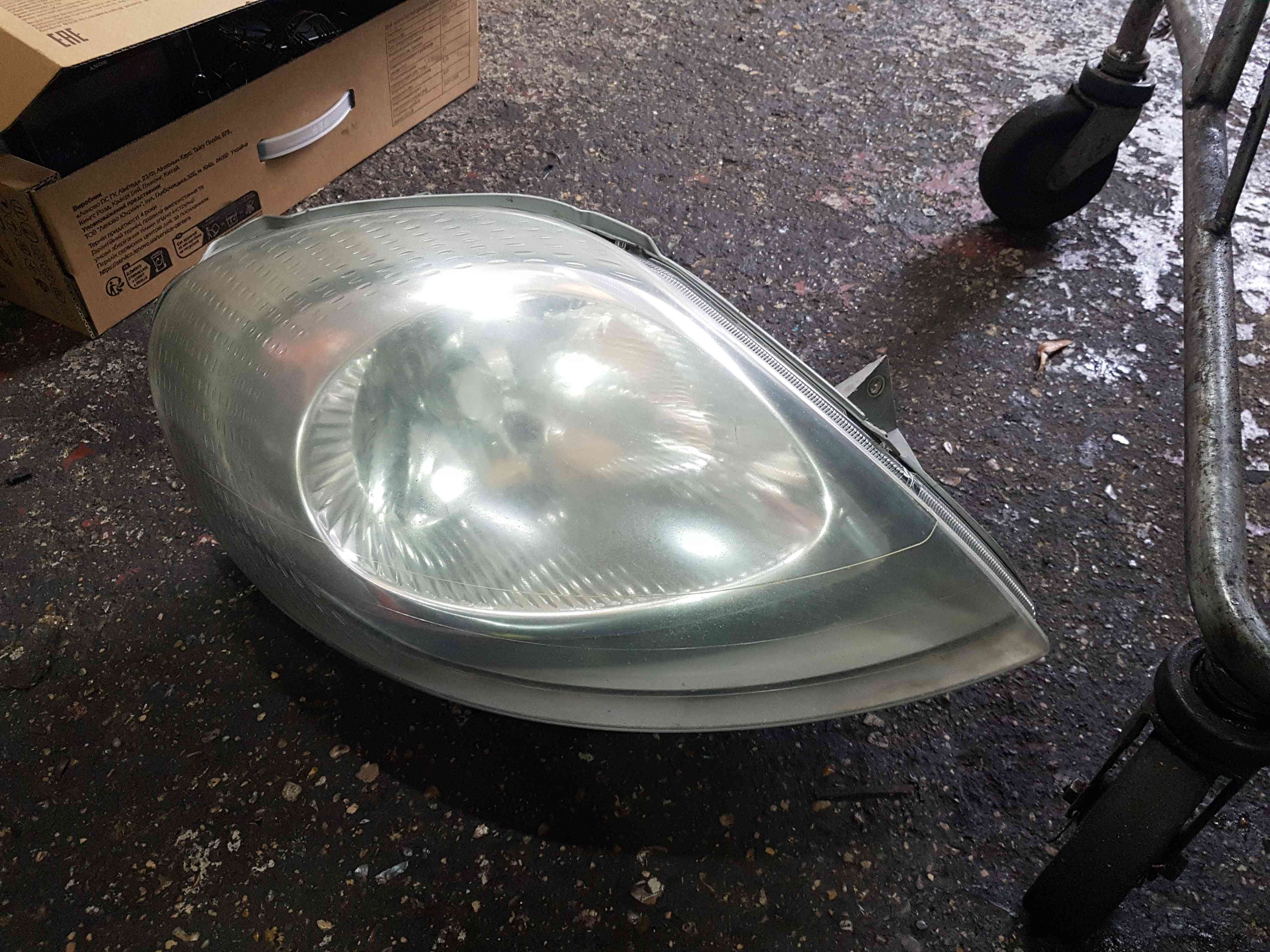Renault Trafic 2001-2006 Drivers OSF Front Headlight 7700311374