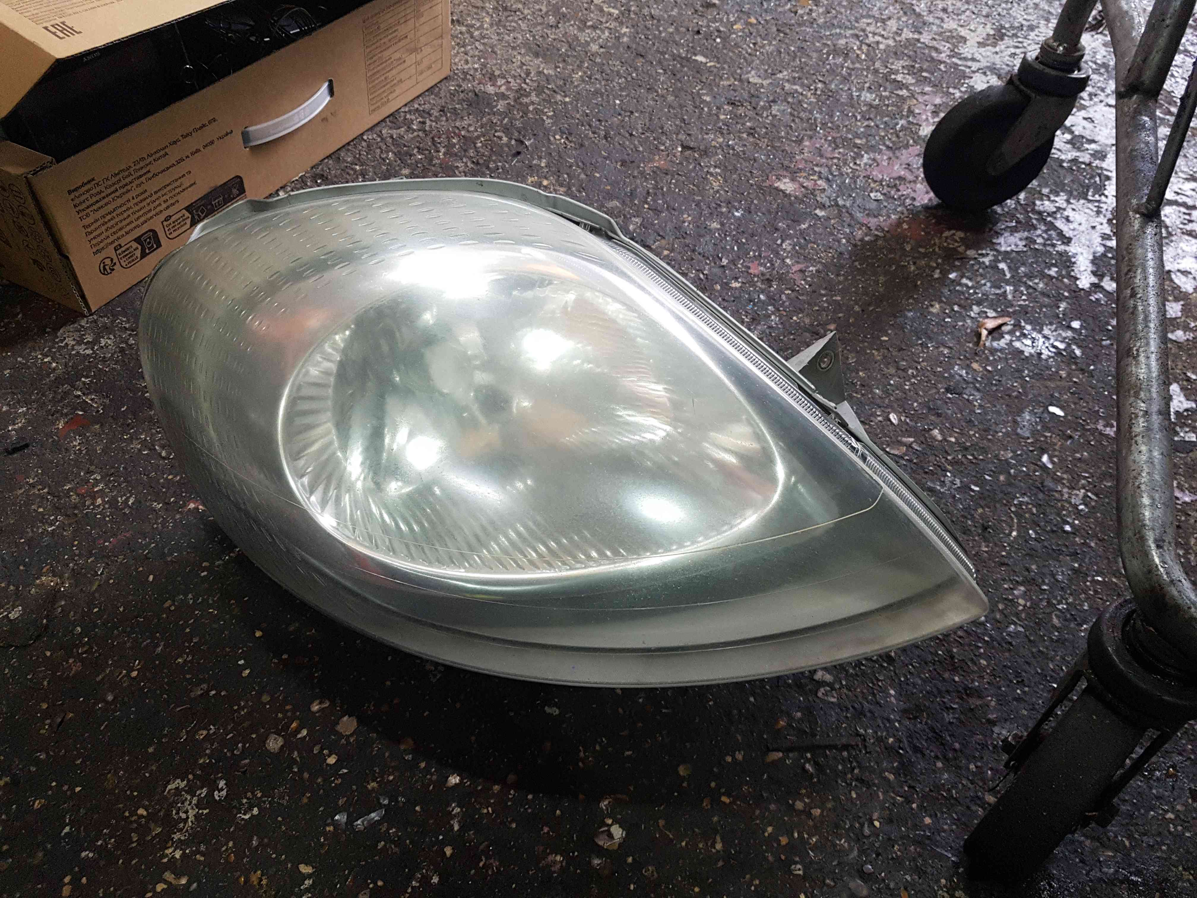 Thumb 2 Renault Trafic 2001-2006 Drivers OSF Front Headlight 7700311374
