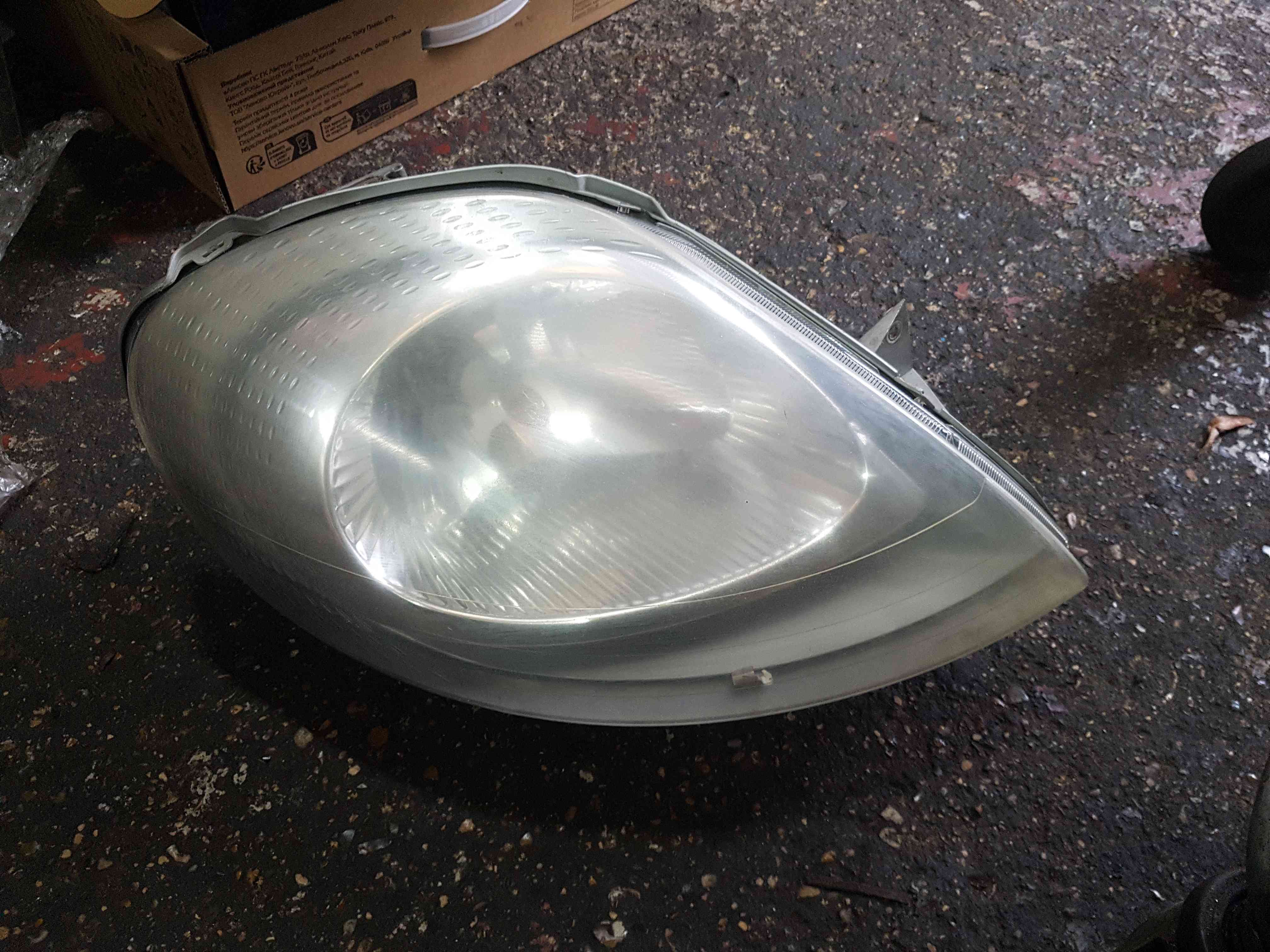 Thumb 8 Renault Trafic 2001-2006 Drivers OSF Front Headlight 7700311374