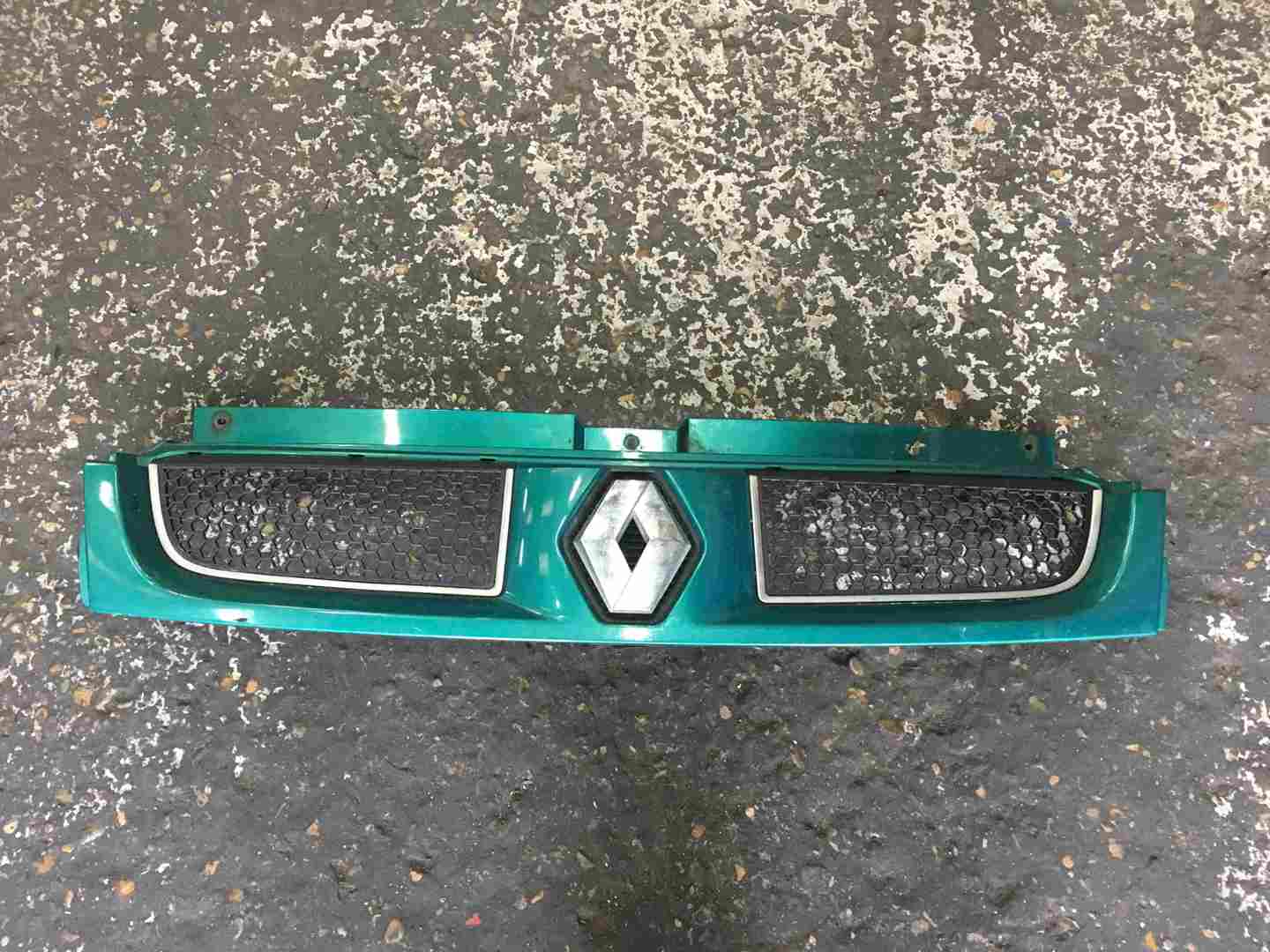Renault Trafic 2001-2006 Front Bumper Grill Badge Green TED92