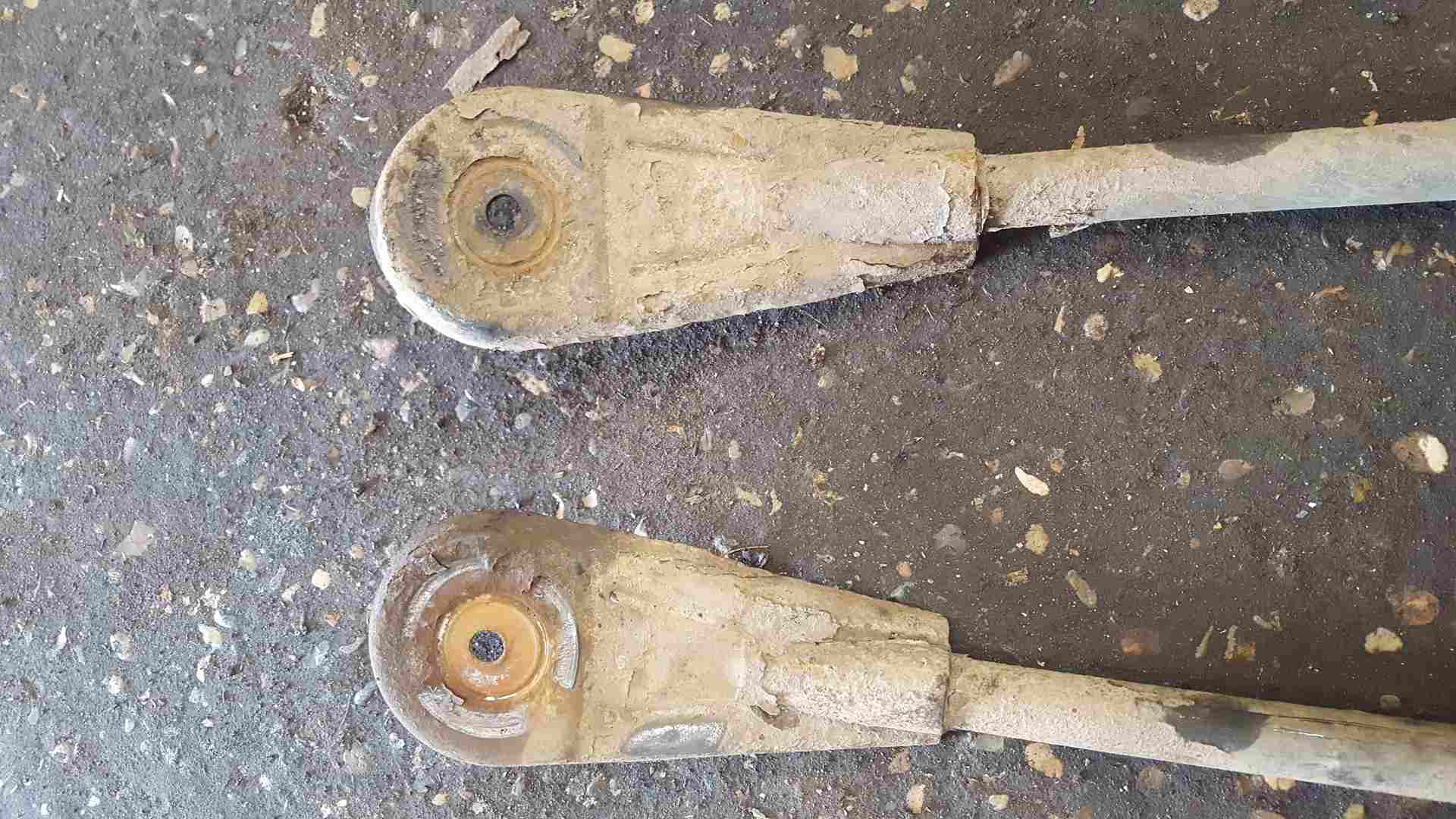 Renault Trafic 2001-2006 Fuel Tank Strap Bars X2