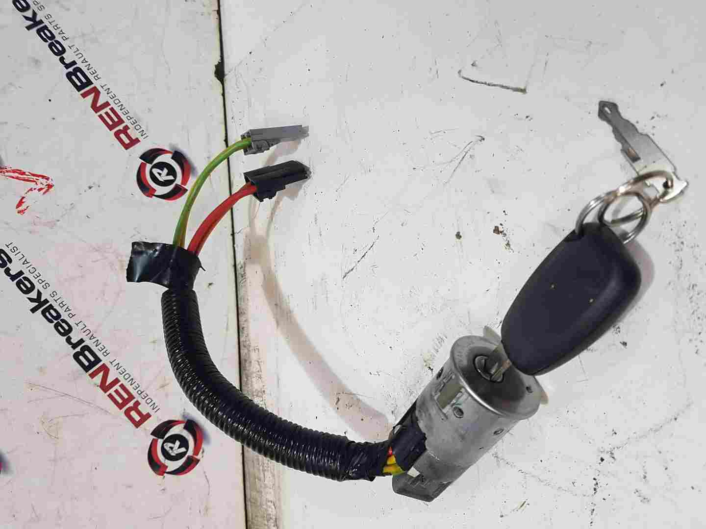 Thumb 2 Renault Trafic 2001-2006 Ignition Barrel + 2 KEYs 8200232418