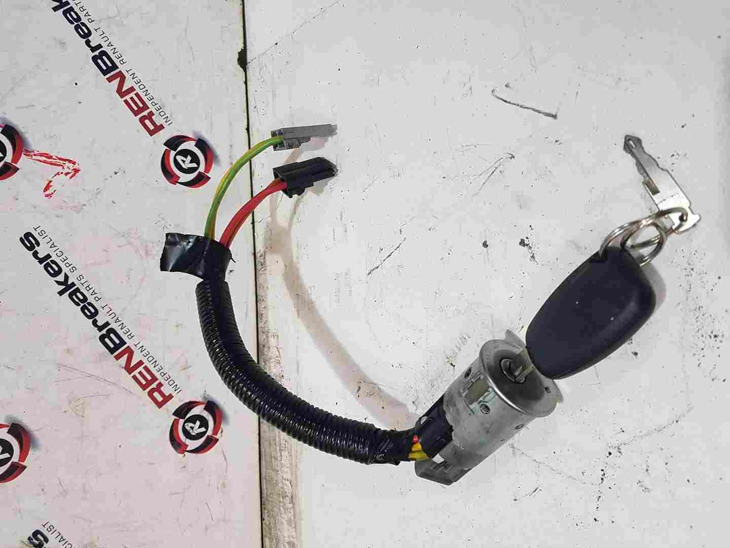 Thumb 3 Renault Trafic 2001-2006 Ignition Barrel + 2 KEYs 8200232418