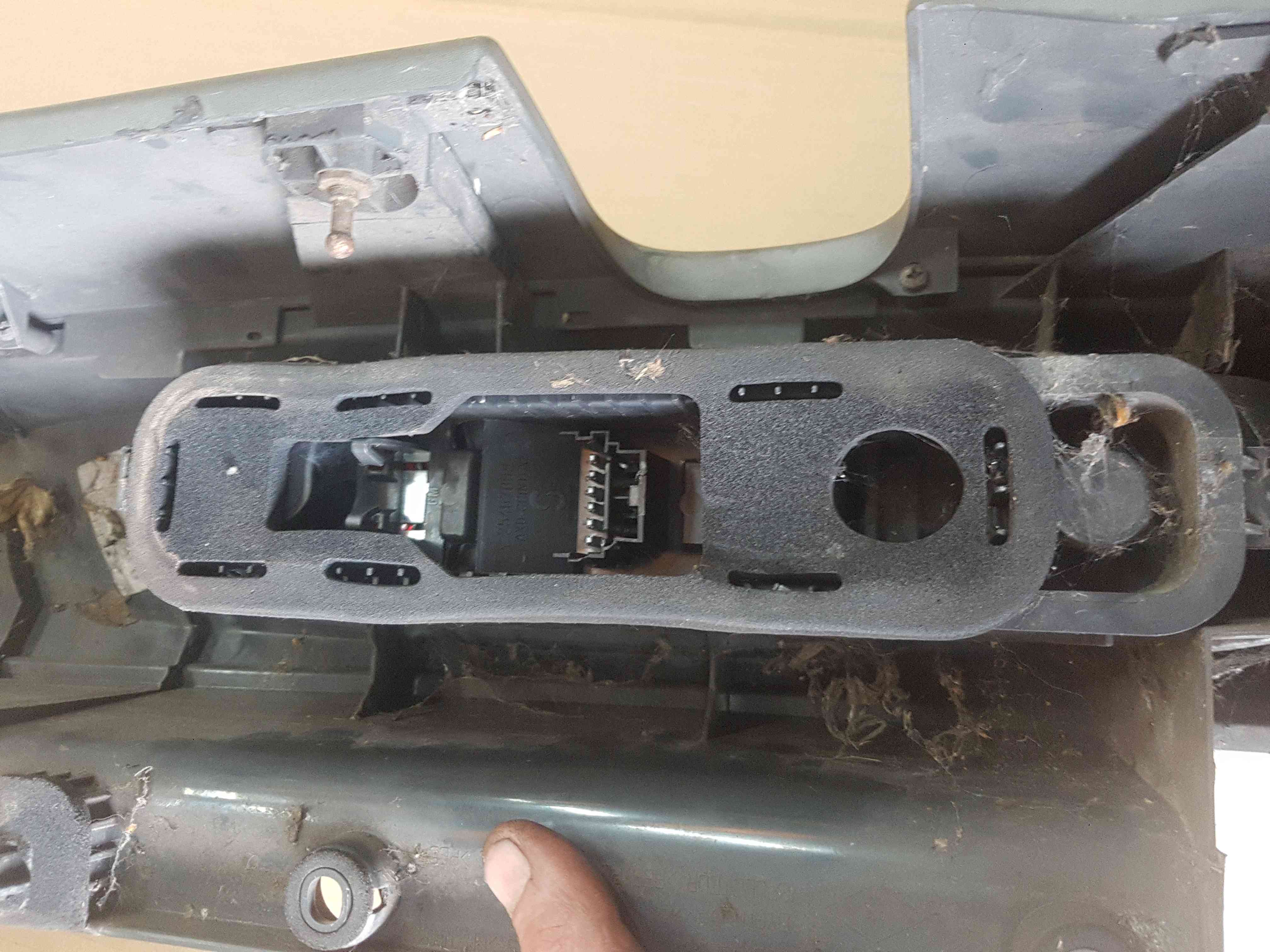 Thumb 5 Renault Trafic 2001-2006 Passenger NSR Rear Light + Surround