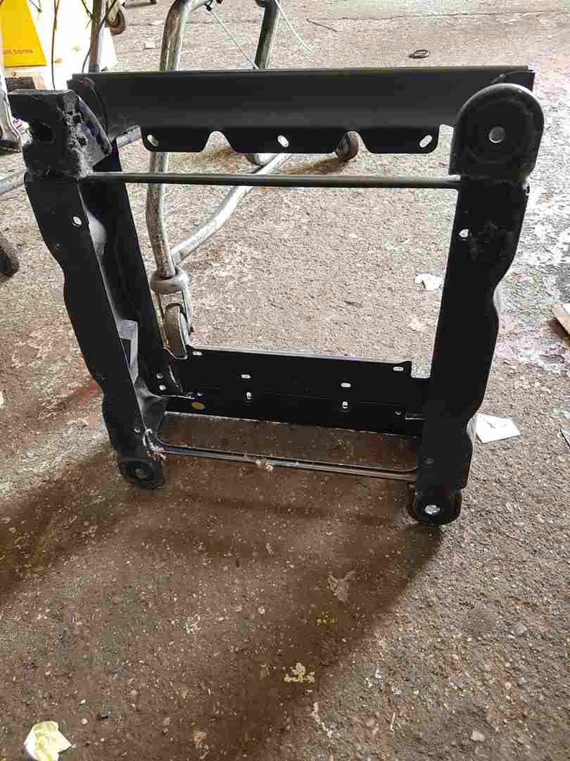 Thumb 4 Renault Trafic 2001-2014 Drivers OSF Front Seat Base