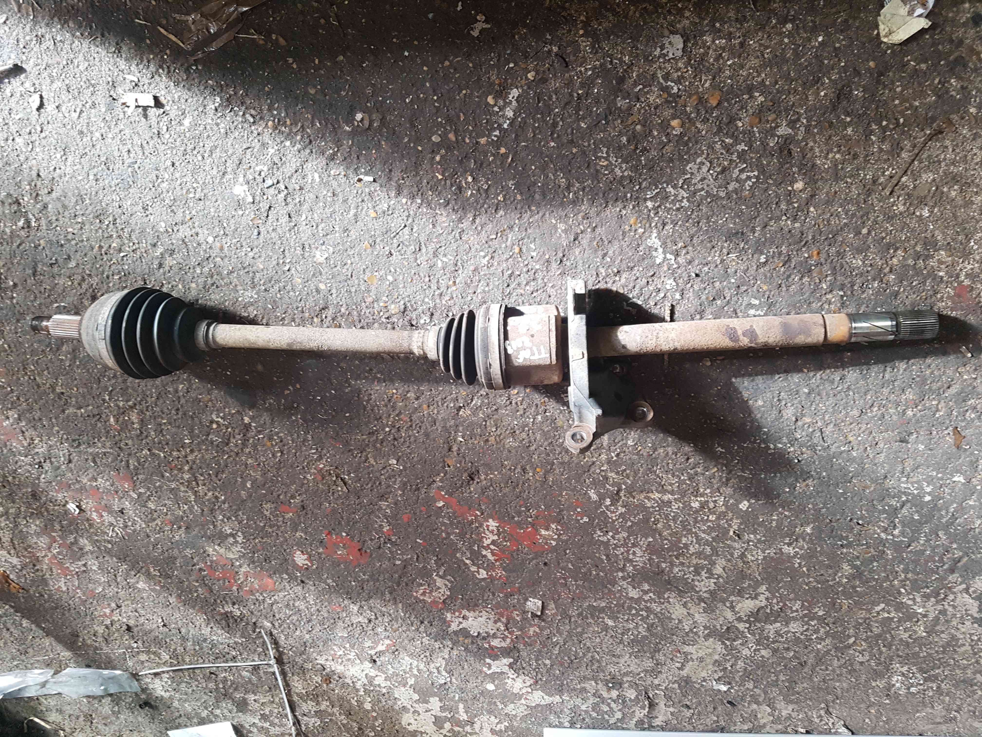 Thumb 2 Renault Trafic 2006-2014 2.0 DCI Drivers OSF Front Driveshaft M9R 692