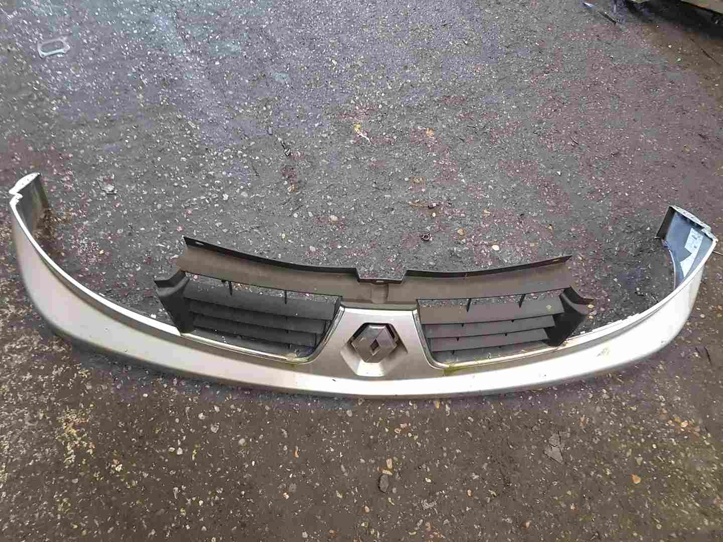 Renault Trafic 2006-2014 Front Bumper Grill Silver Cmg64